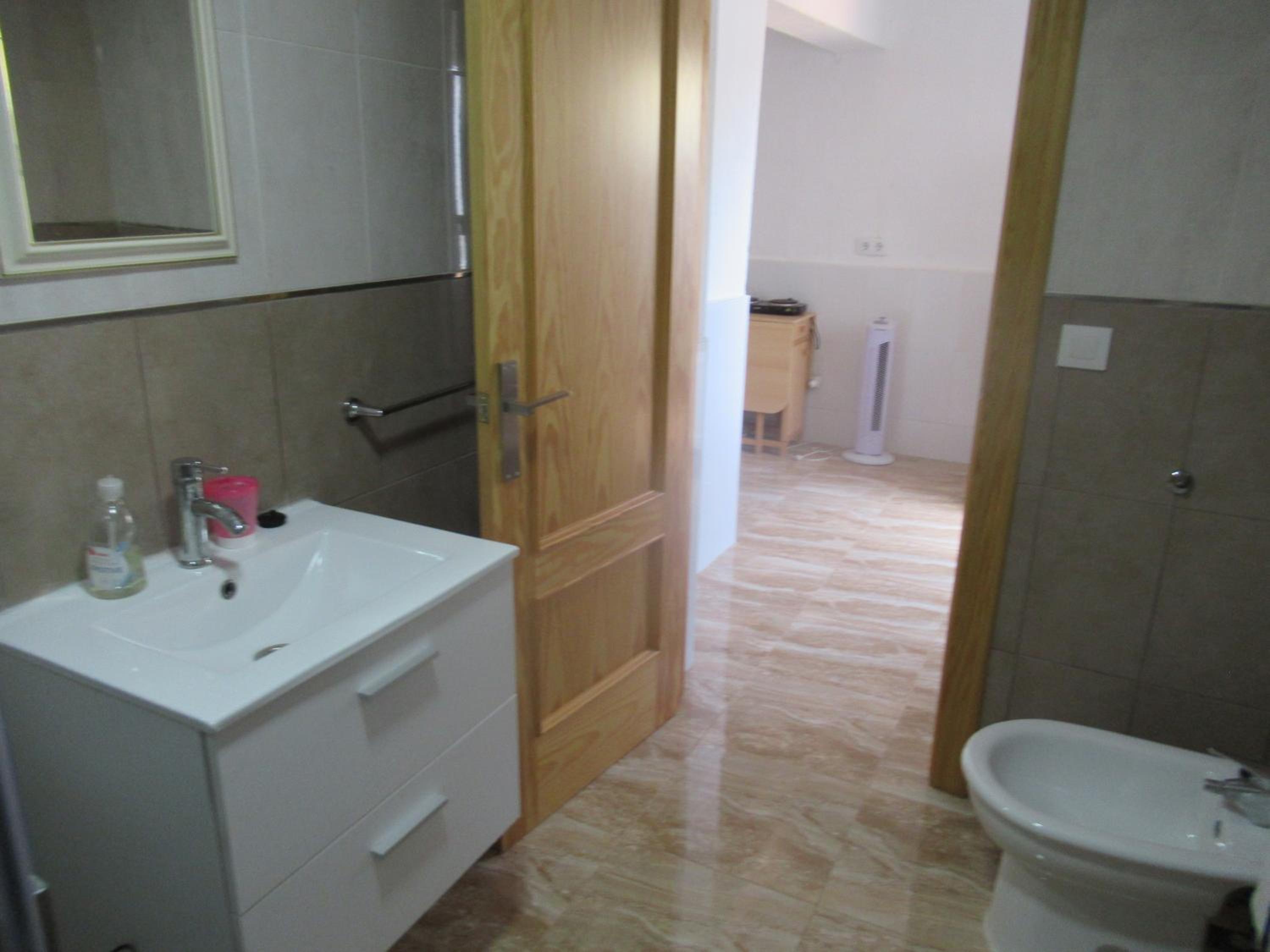 lovely double room with private bathroom photo 3