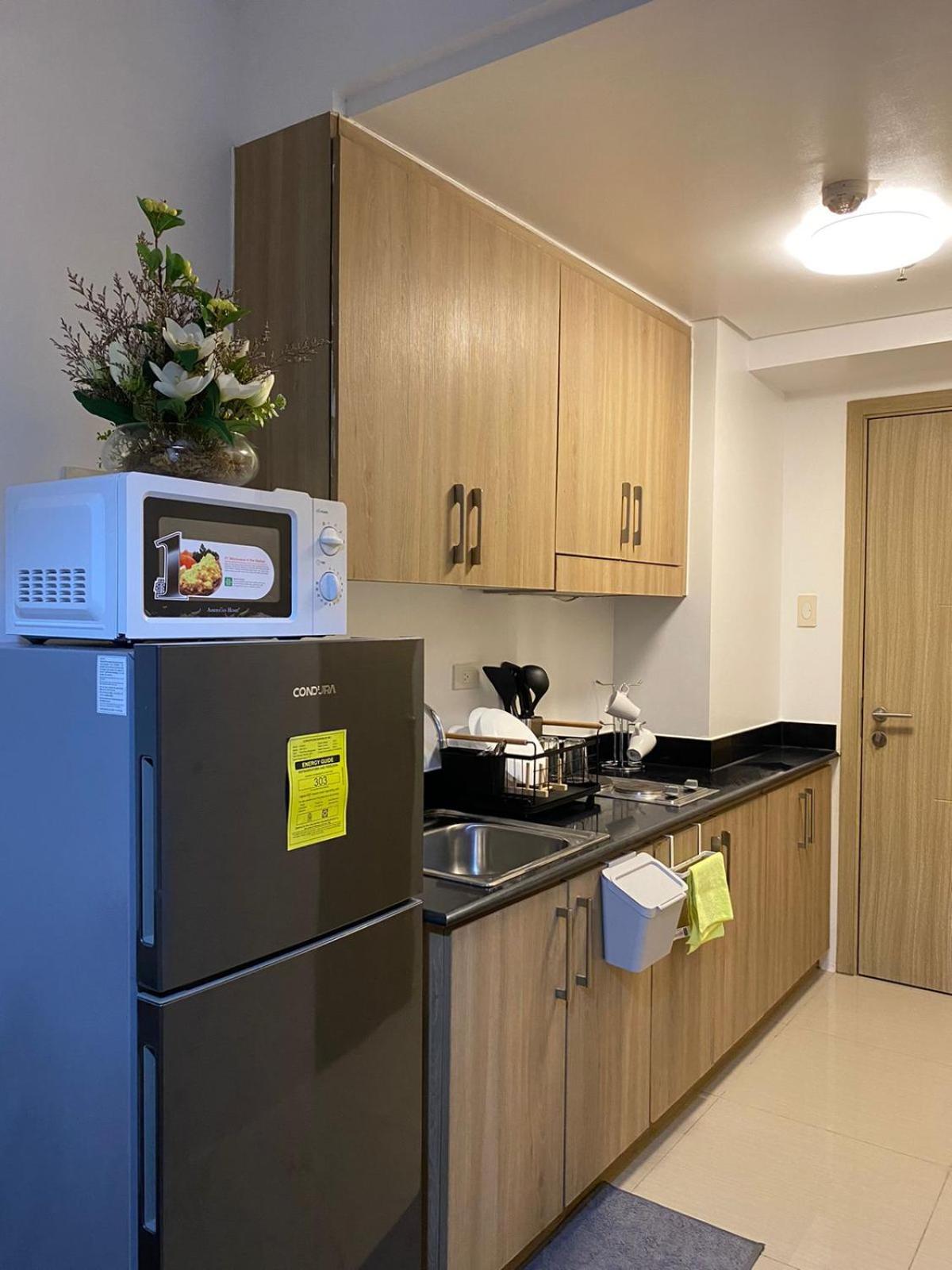 D'Shore to Relax Shore Residences MOA PASAY view 3