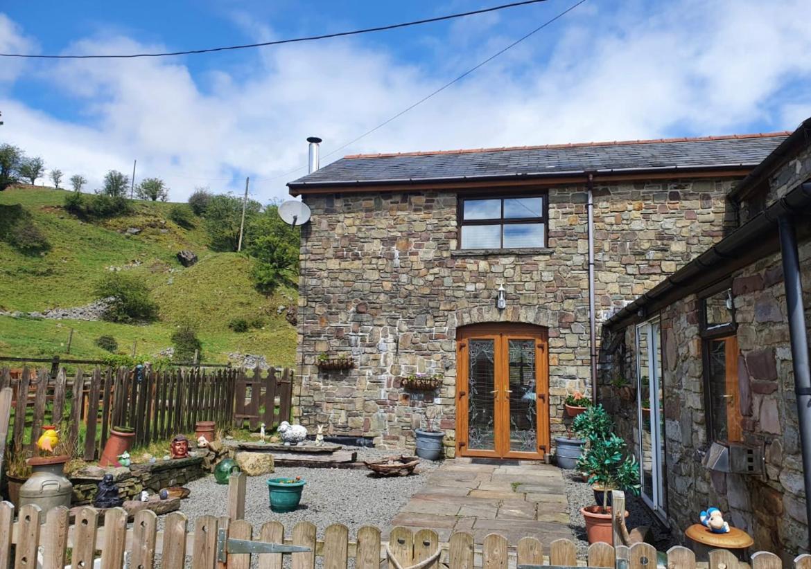 Cwm Farm Cwtch