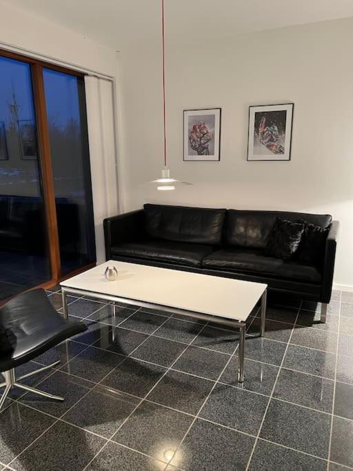 Fantastisk lejebolig med direkte udsigt til sø