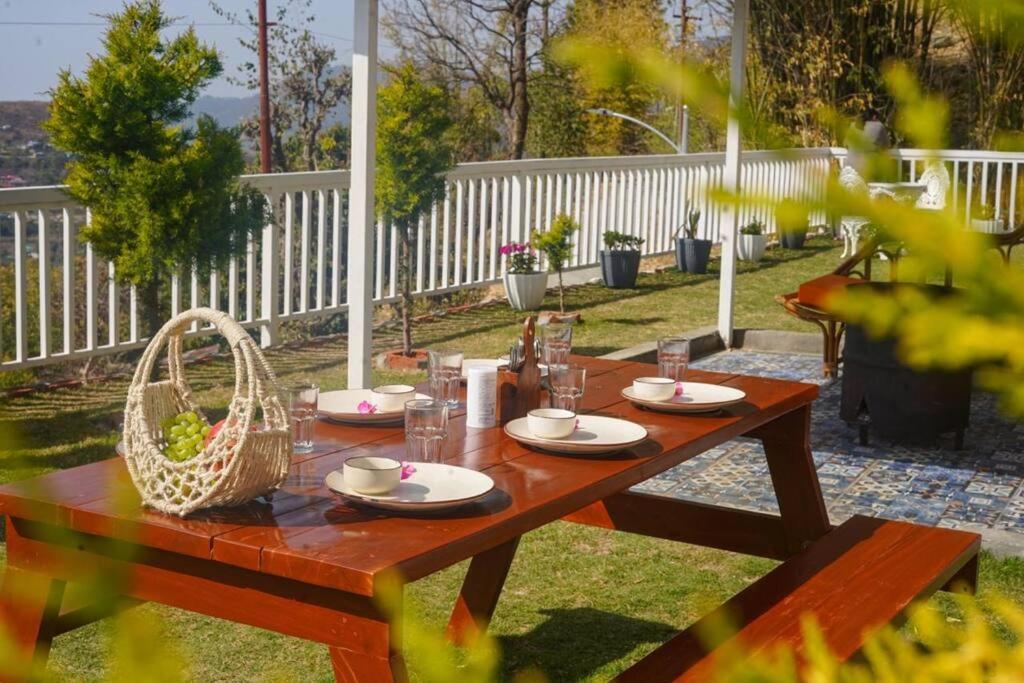 Chirping Chalet - Garden Villa with Stunning Lakeview view 3