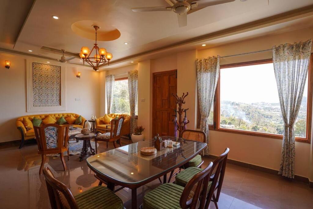 Chirping Chalet - Garden Villa with Stunning Lakeview view 4