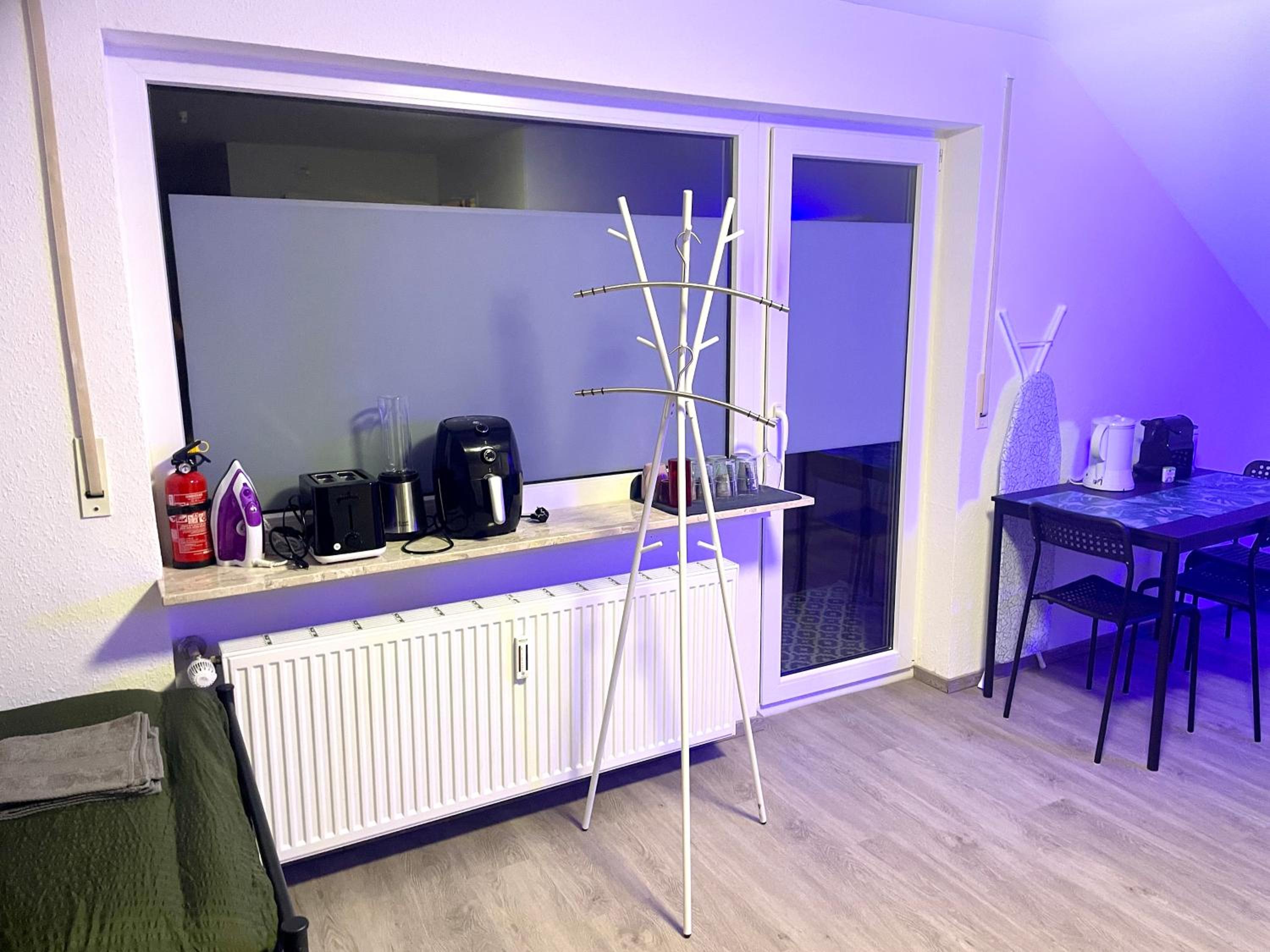 Sky Studio Apartment 1,5 Zimmer für 4 Leute Zentral 35qm S-Bahn Mercedes Benz