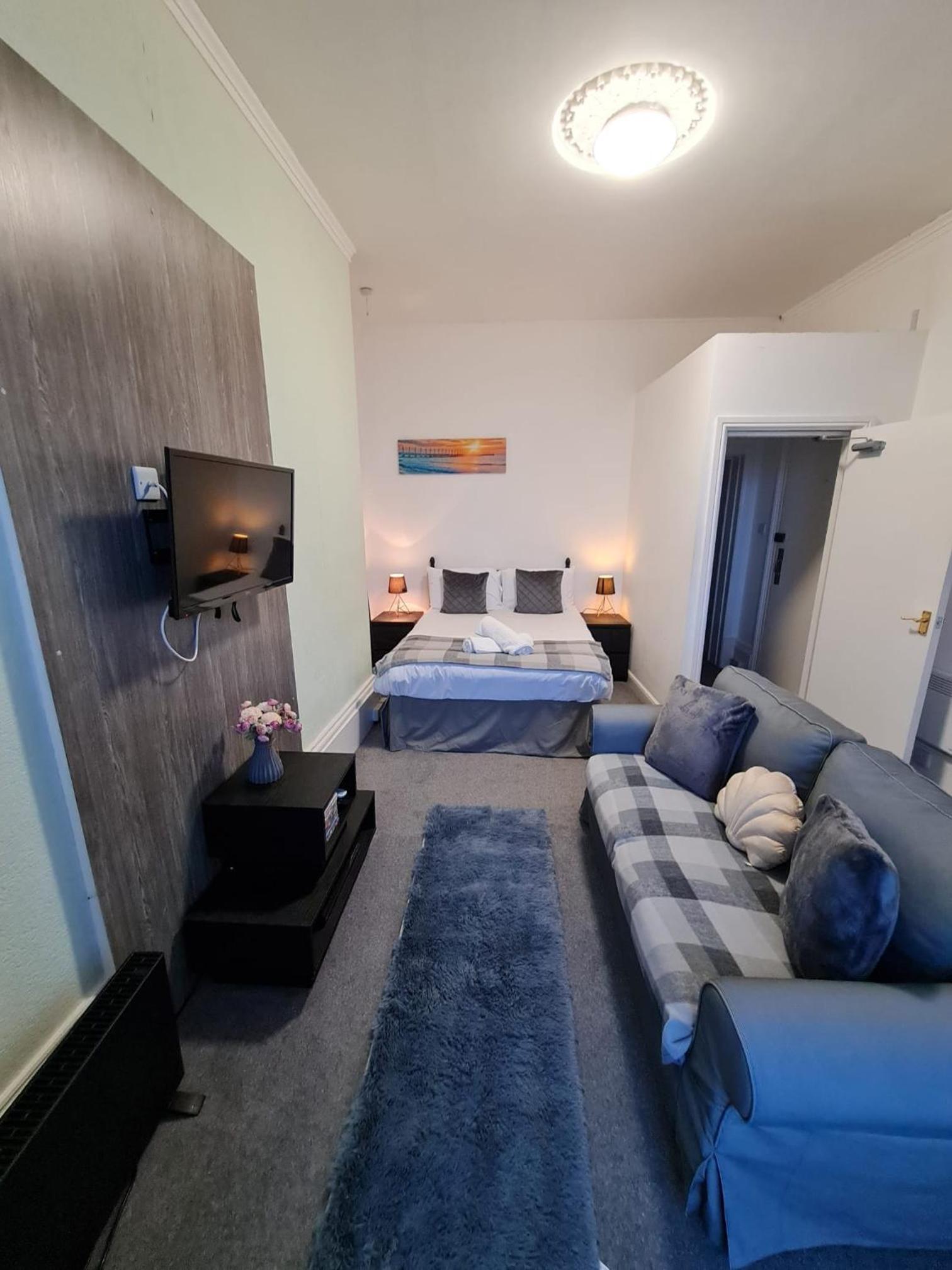 Farina No7, Sea view studio sleeping 2 guests view 3