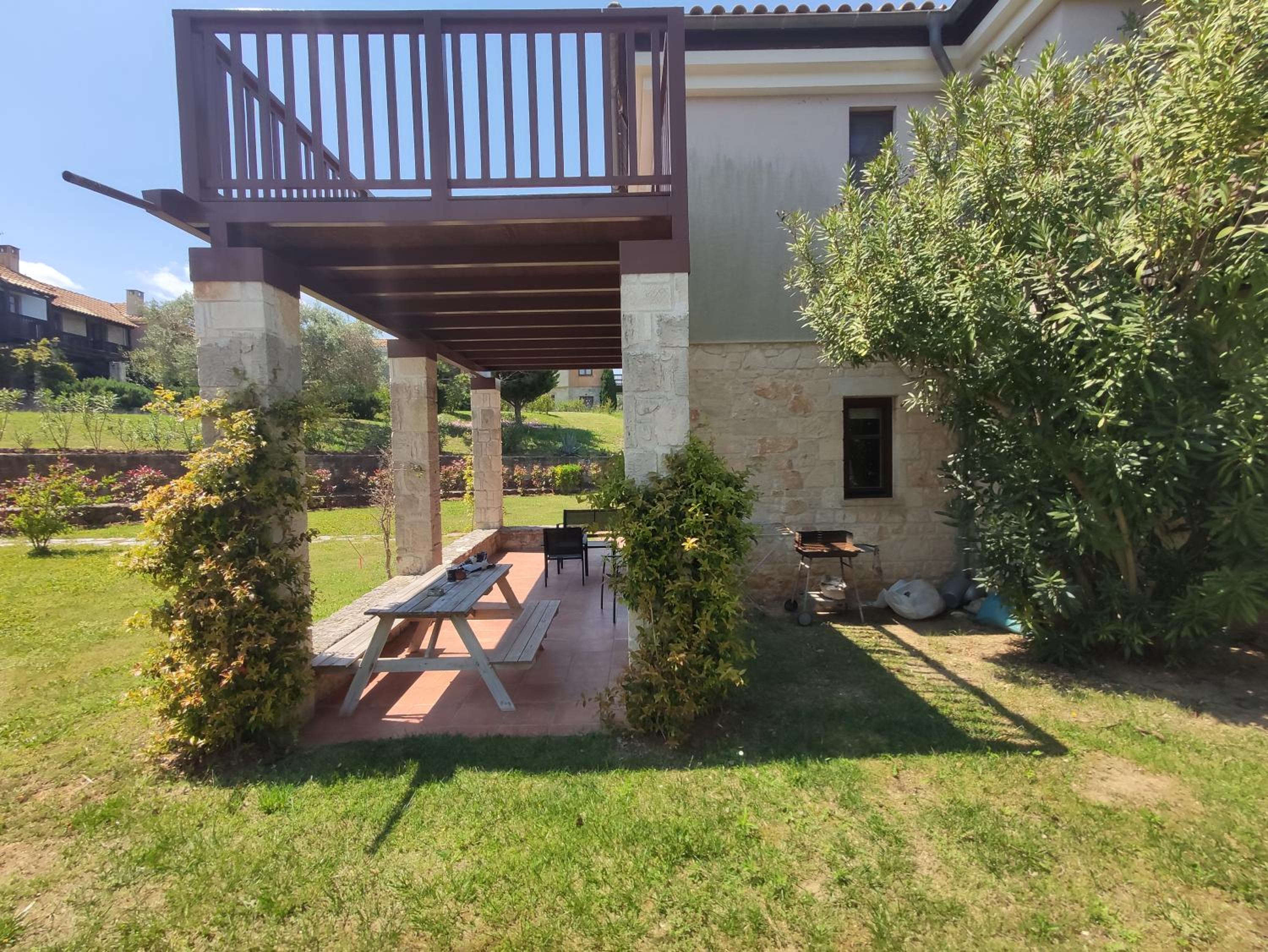 AF HOUSE&POOl