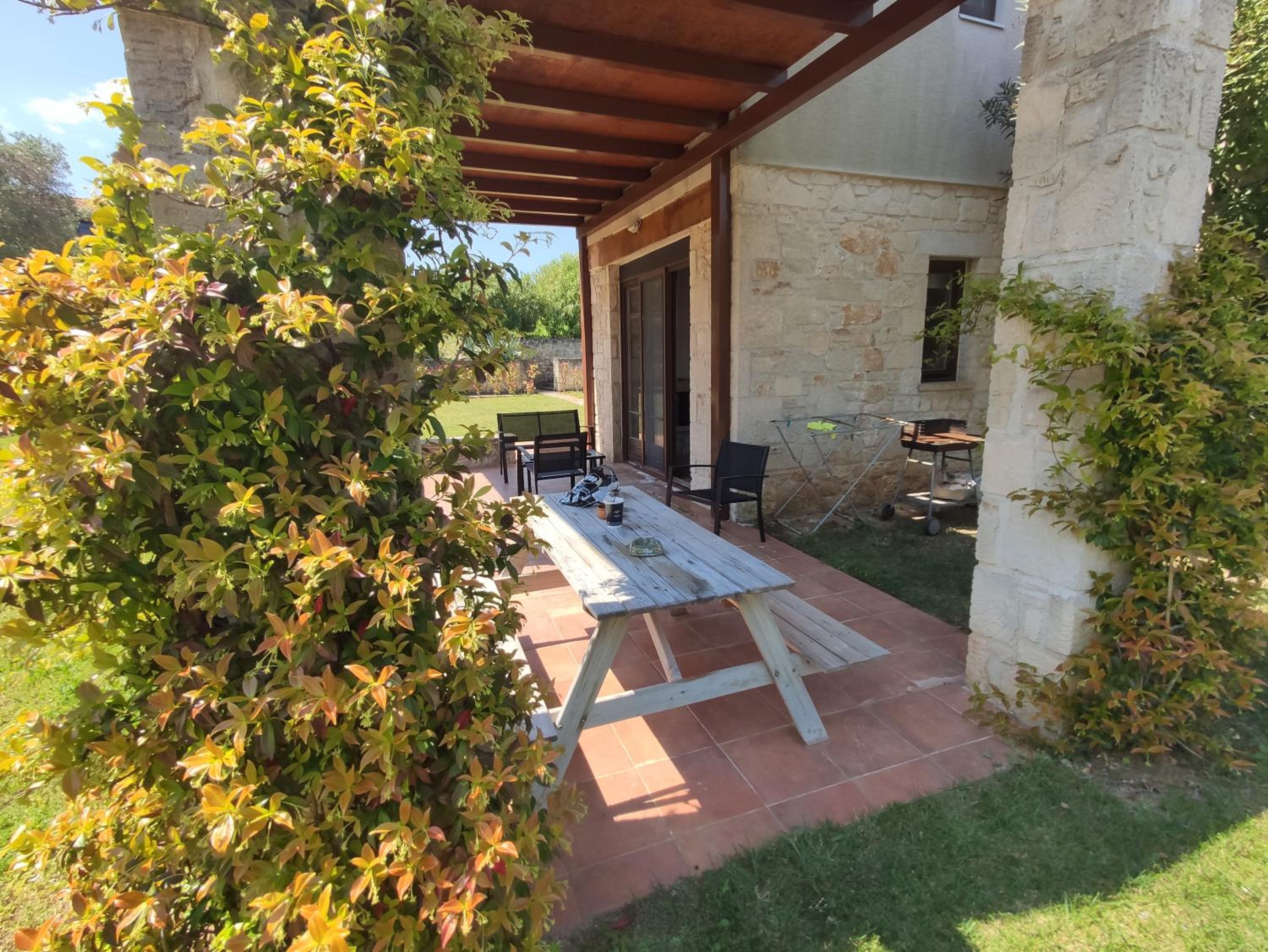 AF HOUSE&POOl