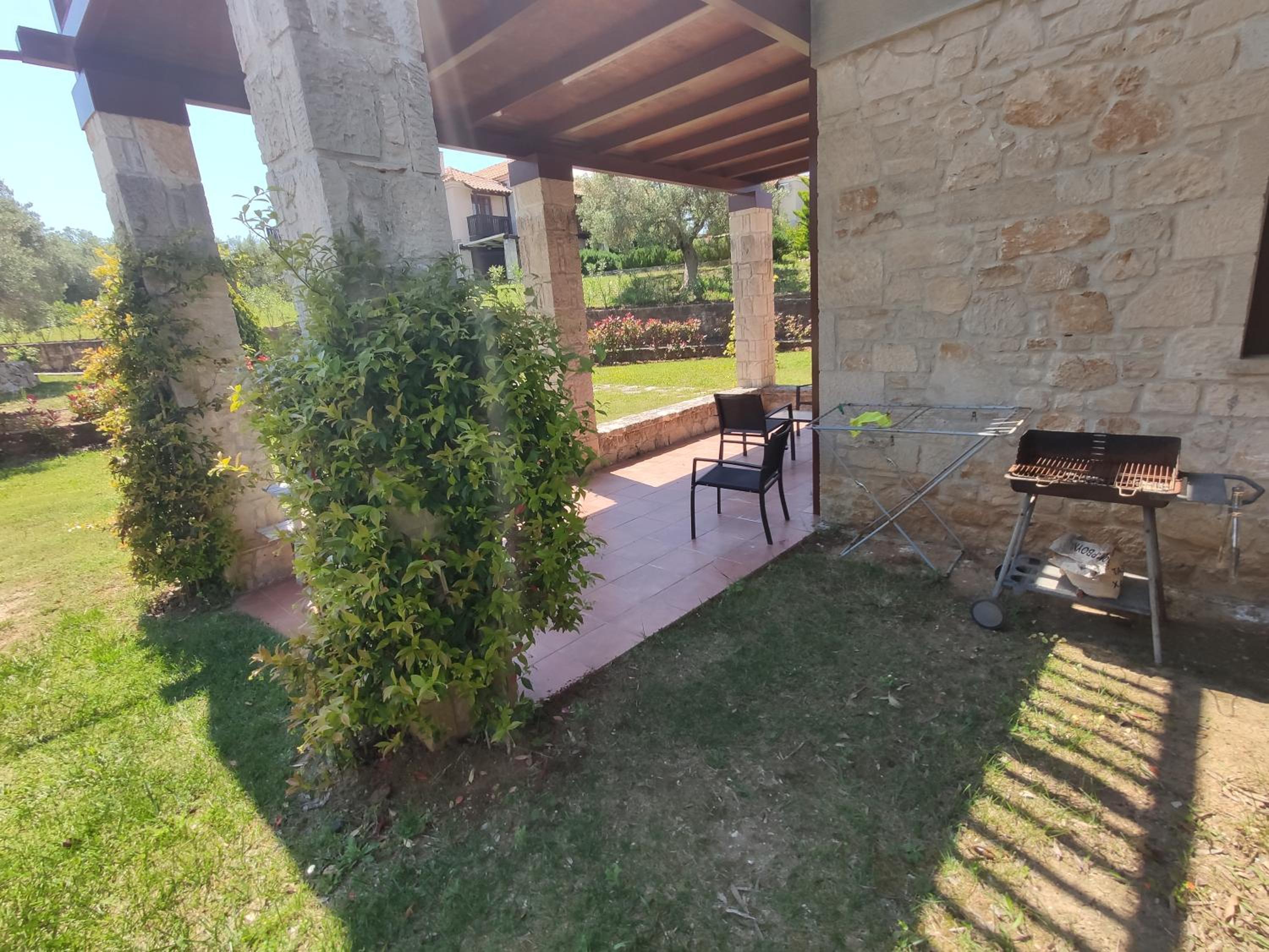 AF HOUSE&POOl