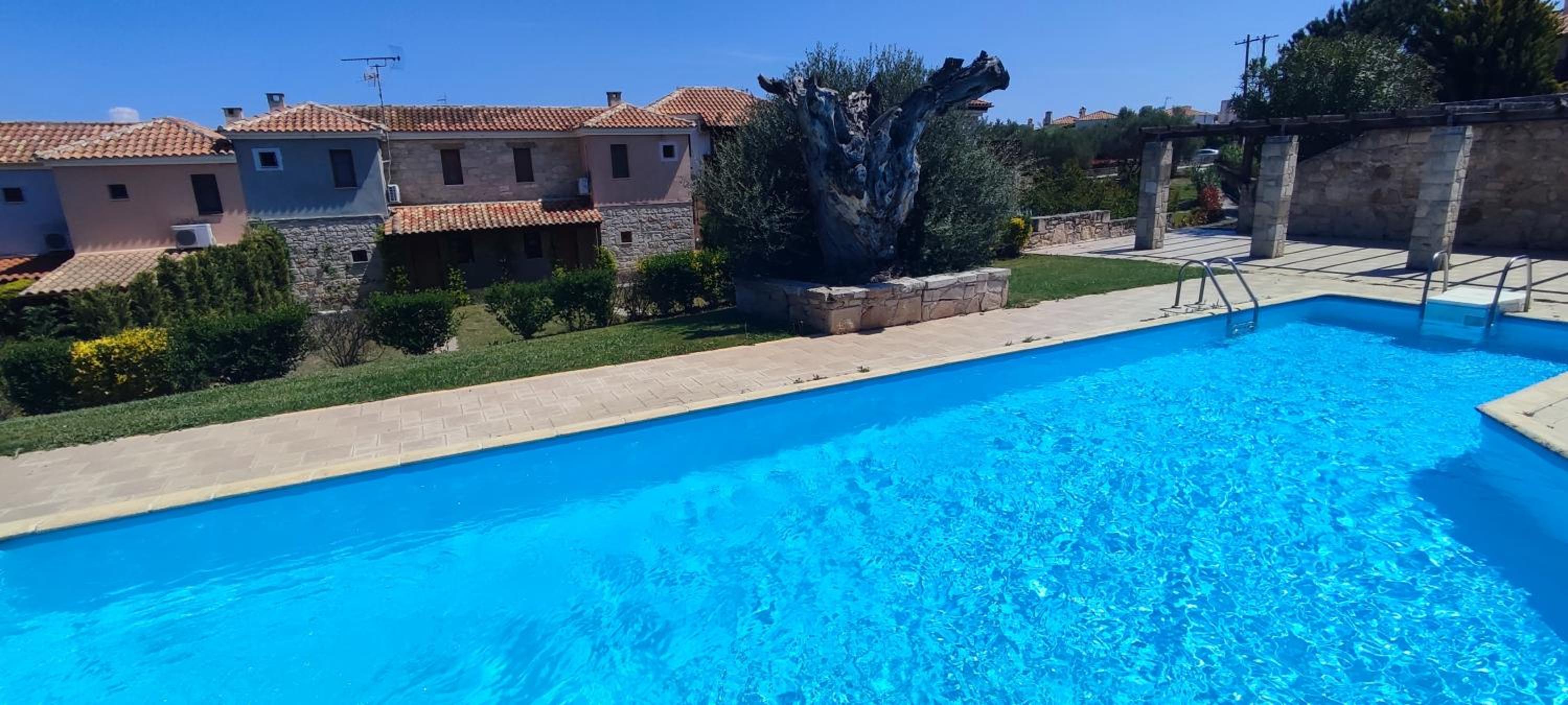 AF HOUSE&POOl