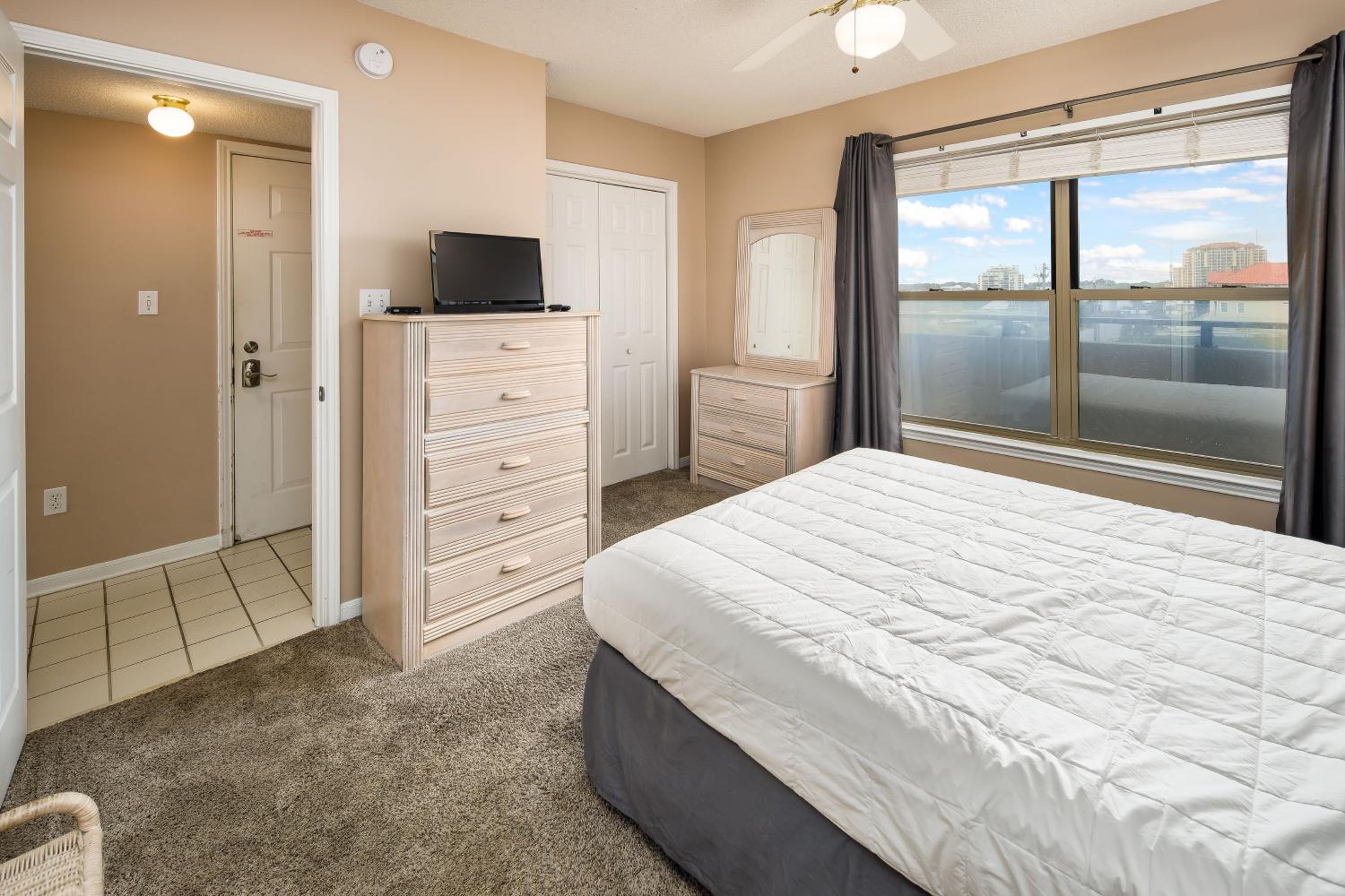 Emerald Towers West 3004 - Sandcastle Retreat view 4