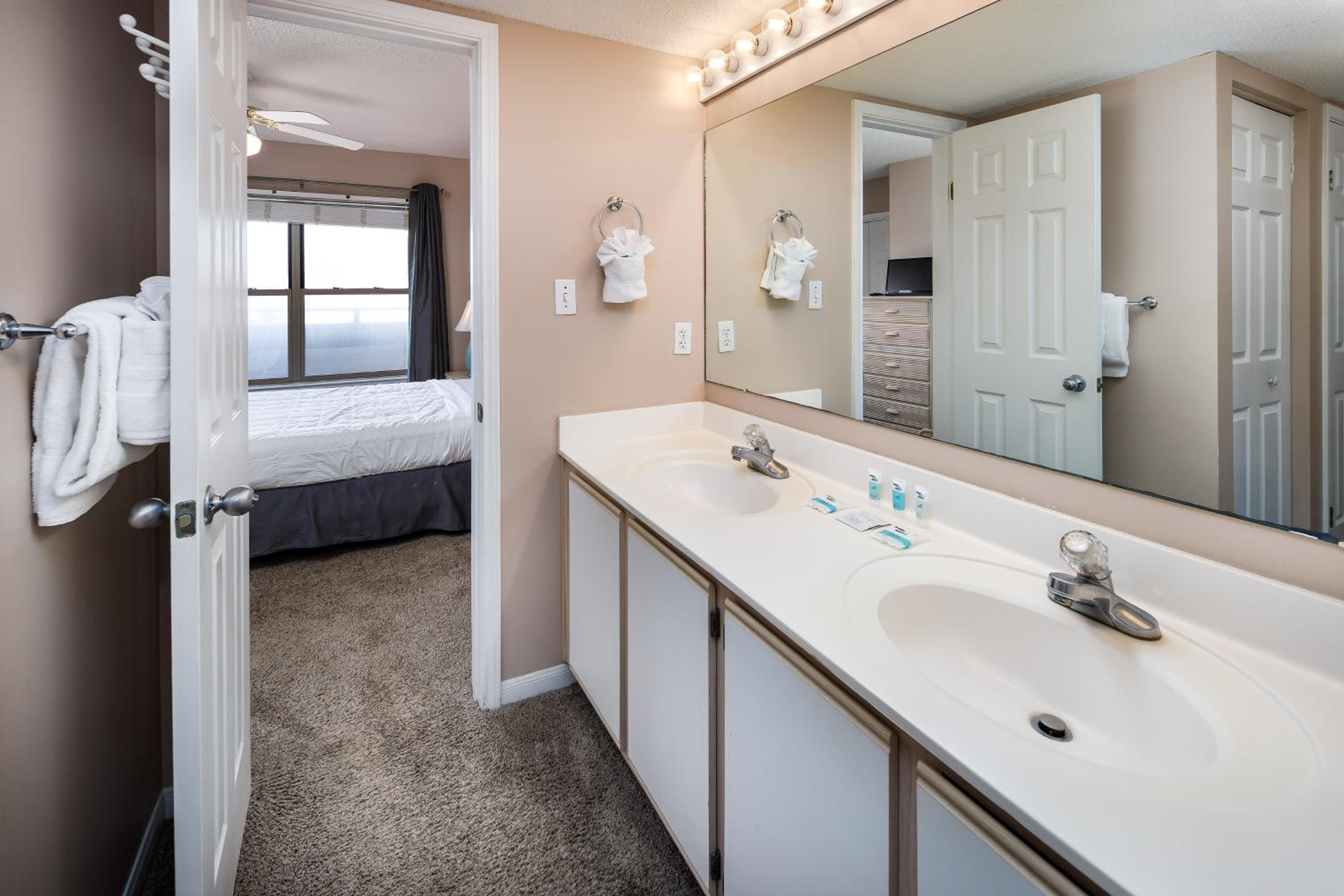 Emerald Towers West 3004 - Sandcastle Retreat view 5