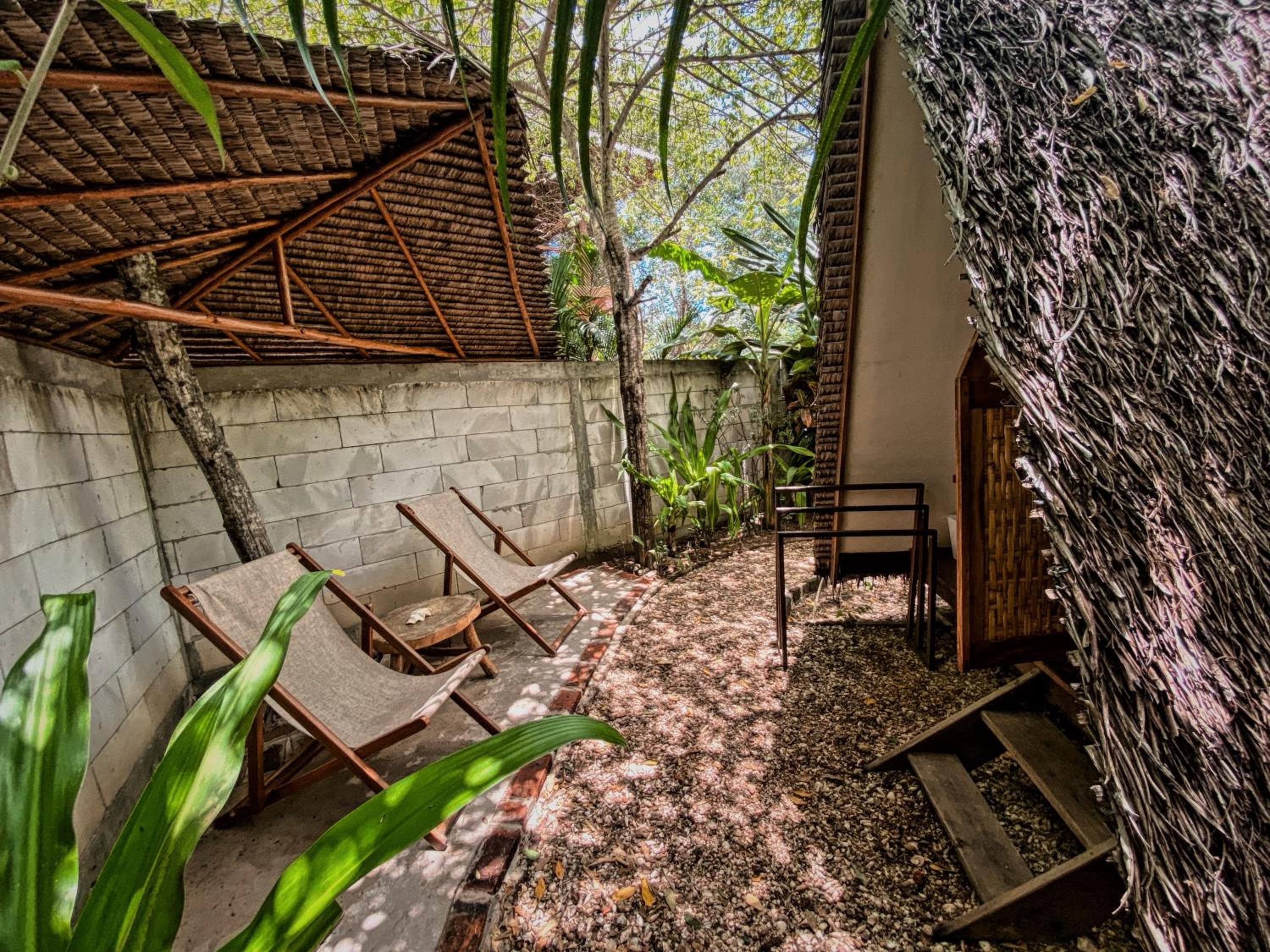 Basabasi Island Lodge view 5