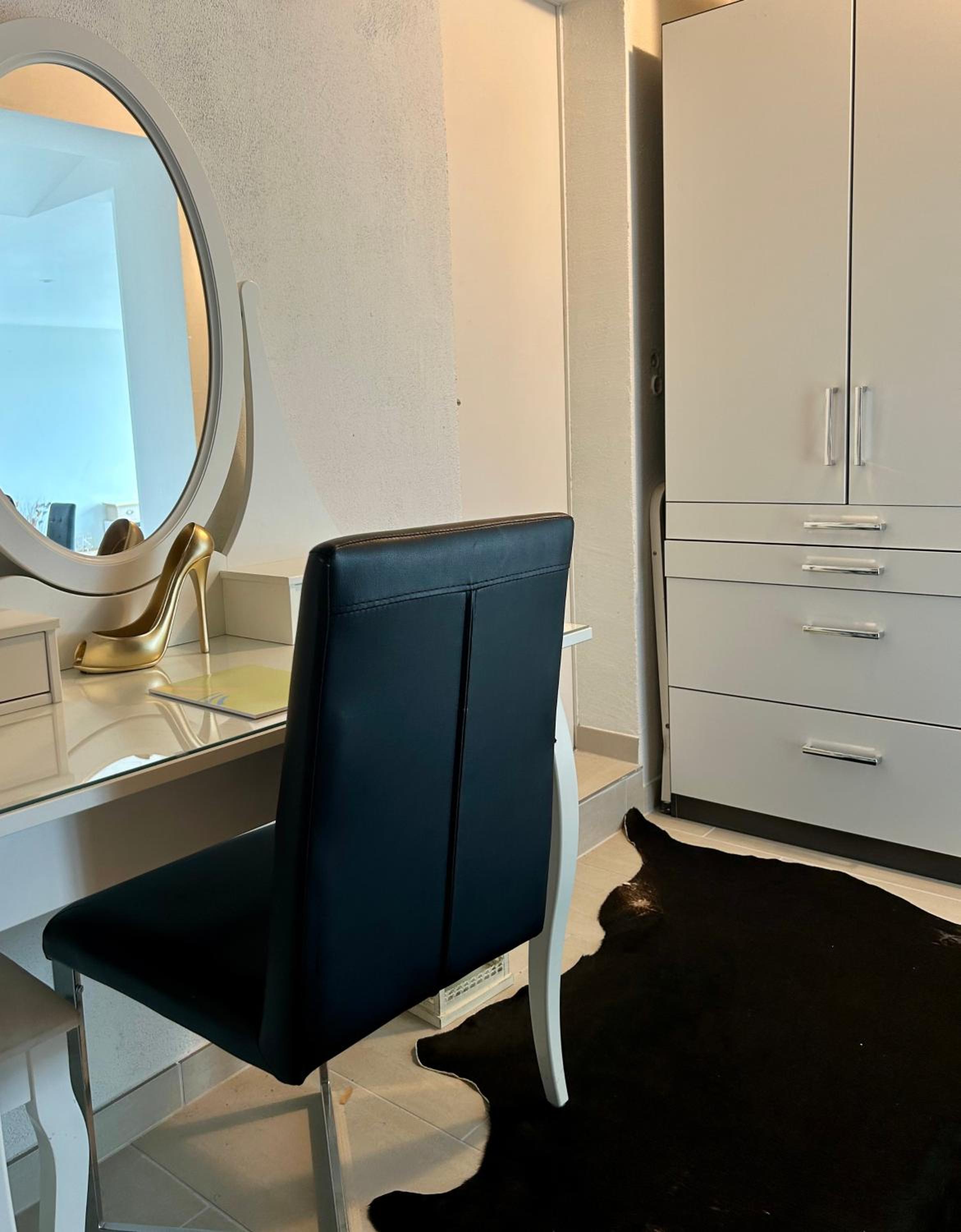 Modern Studio with Lake View near Zurich