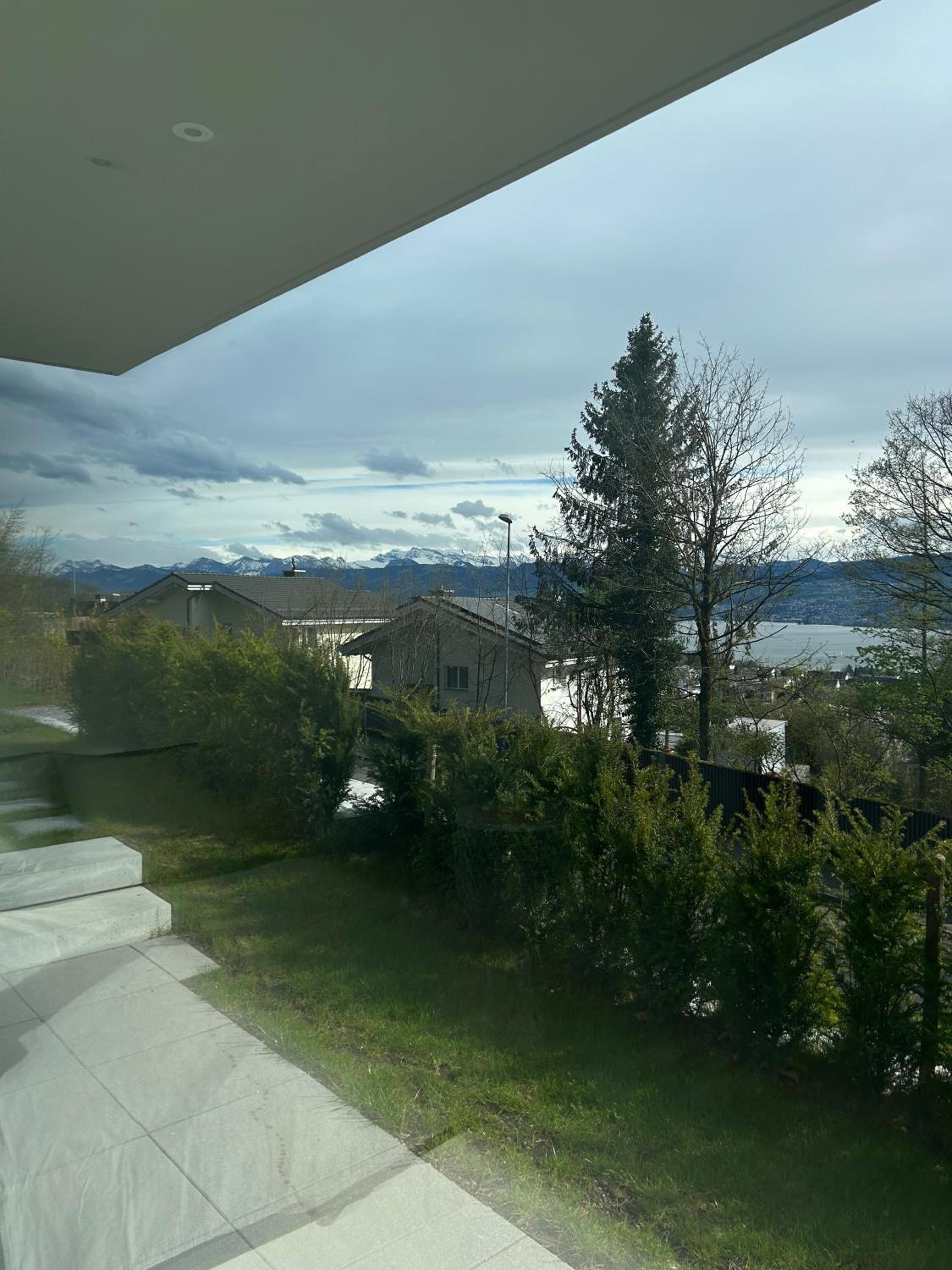 Modern Studio with Lake View near Zurich
