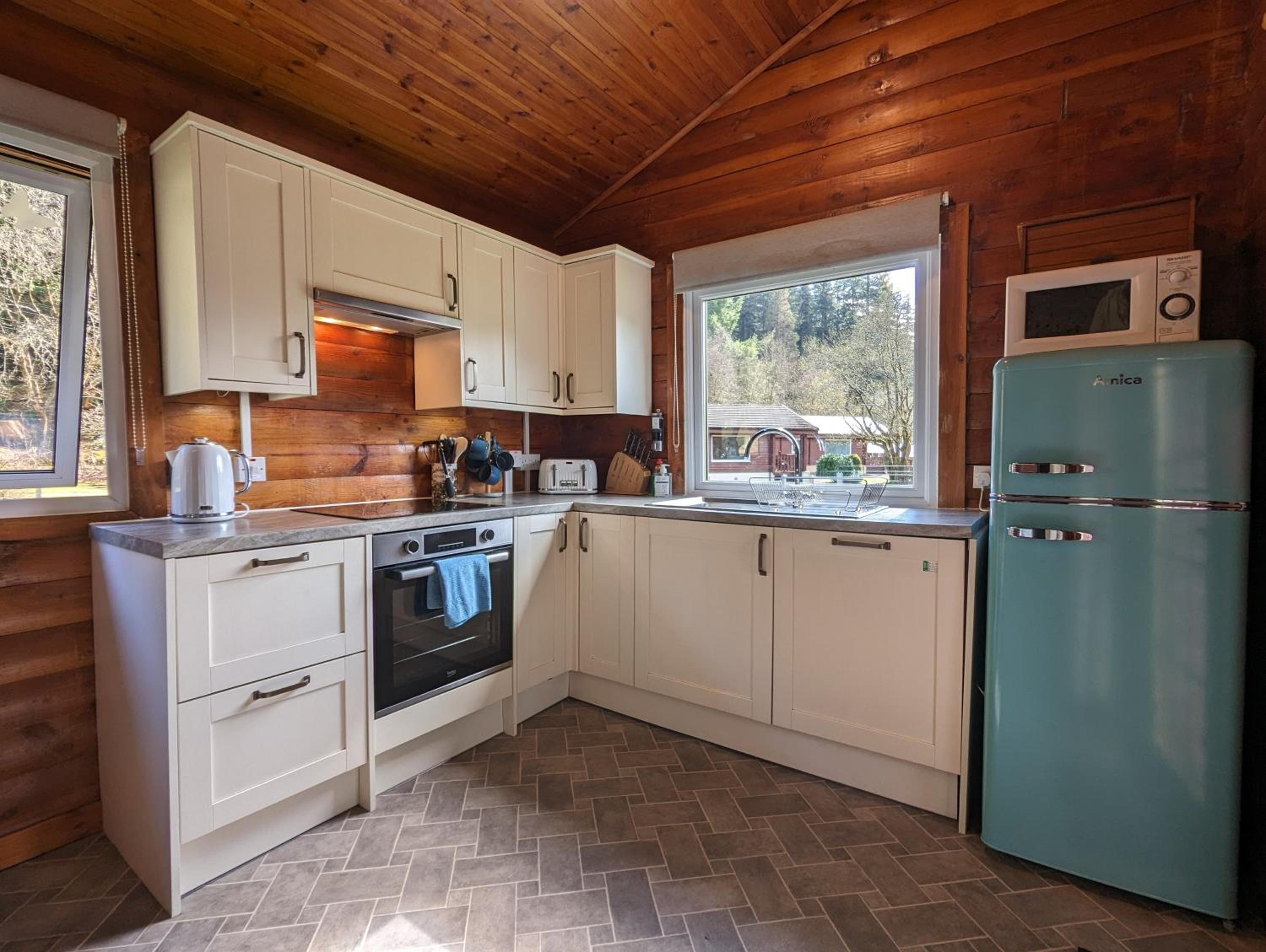 Ruskin Lodges Argyll, by Puck's Glen, Rashfield near Dunoon view 5