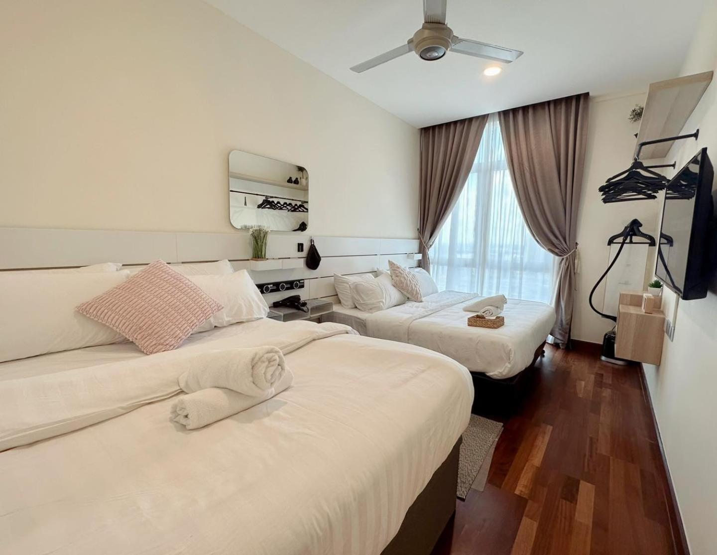Paragon Suites Jacuzzi Suites by MWM