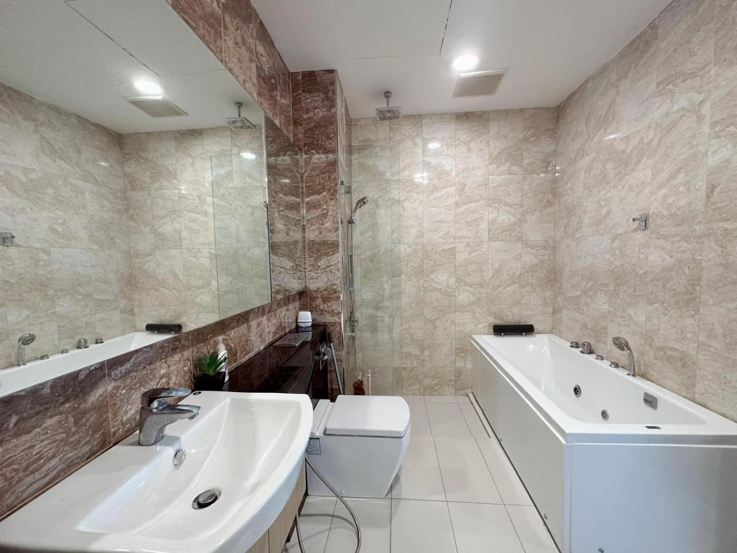 Paragon Suites Jacuzzi Suites by MWM