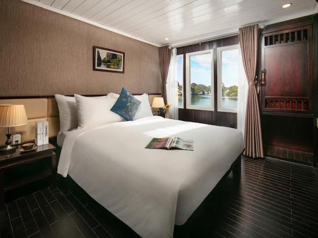Hạ Long Aqua Legend Cruise