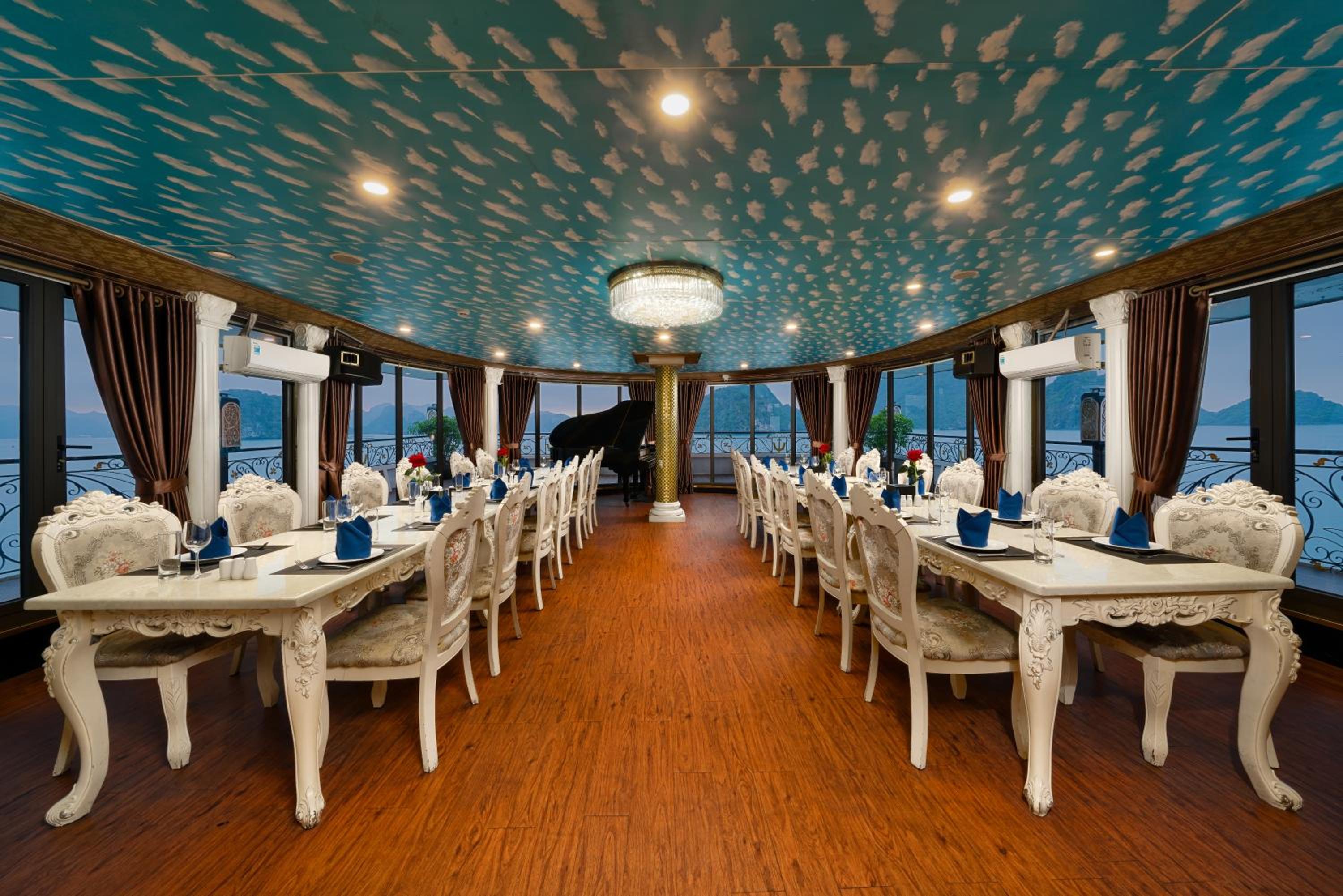 Hạ Long Aqua Legend Cruise