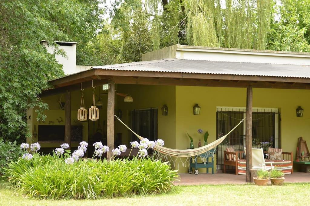 Casa de Campo El Ñandú con gran jardín y pileta