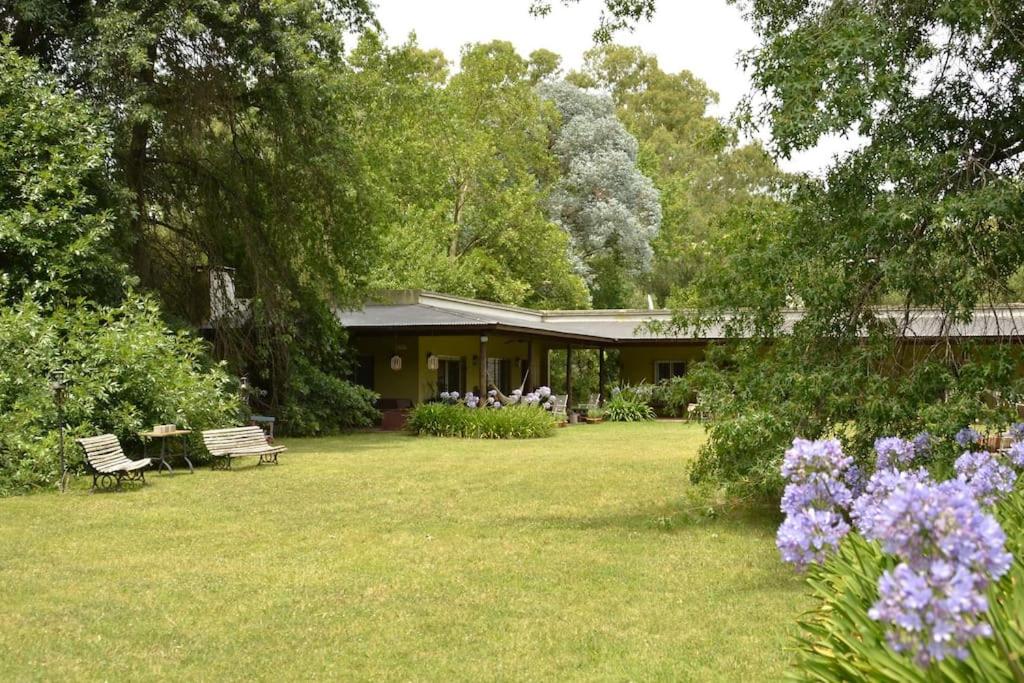 Casa de Campo El Ñandú con gran jardín y pileta