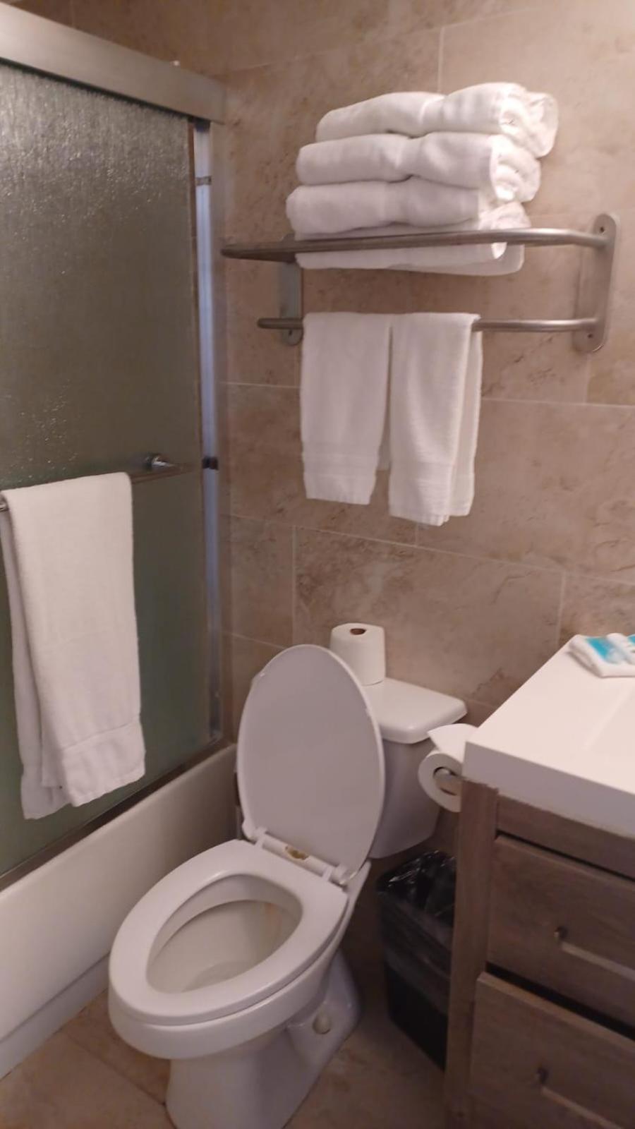 Oceanfront Miami Beach StudioCondo Newly Renovated