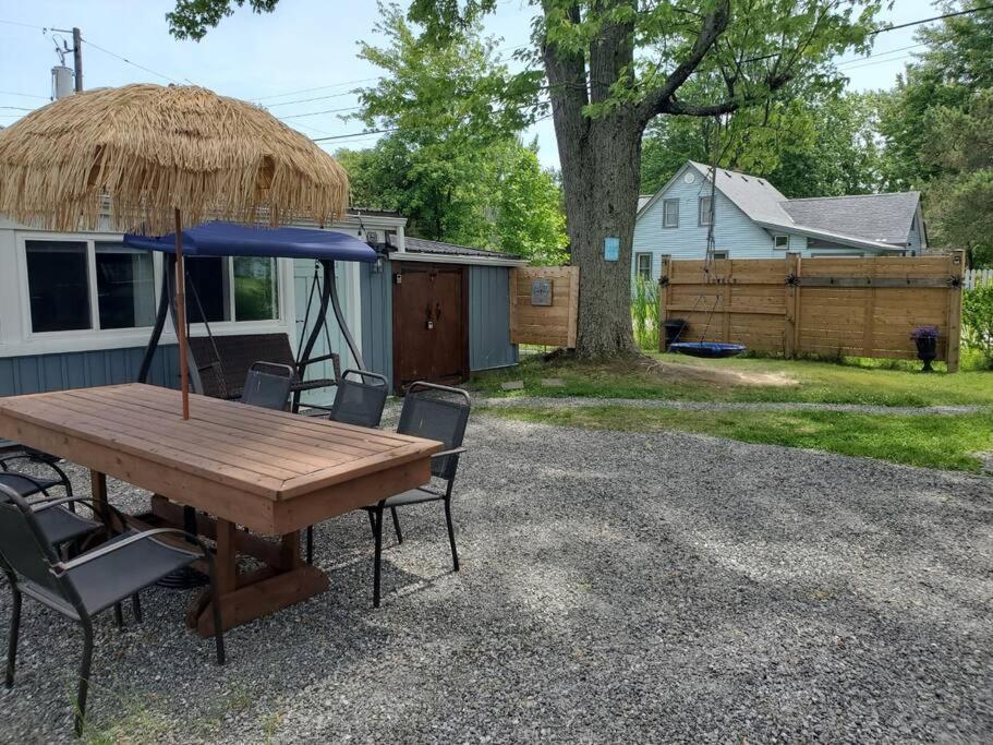 Lazy Daisy - Perfect cottage for a Lake Erie getaway!
