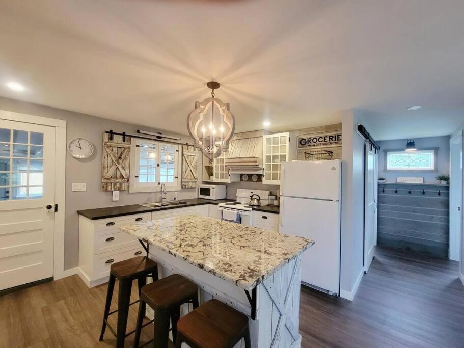 Lazy Daisy - Perfect cottage for a Lake Erie getaway!