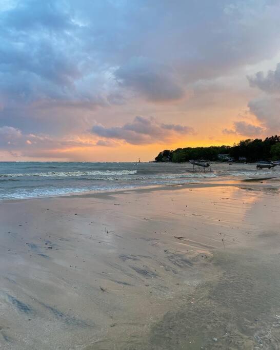 Lazy Daisy - Perfect cottage for a Lake Erie getaway!