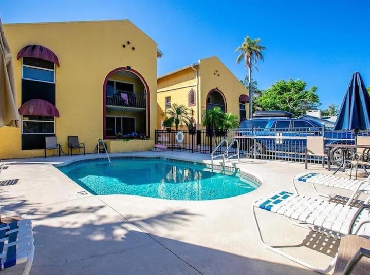 2bed/2bath Condo next to Siesta Key ~A Hidden Gem — photo 2