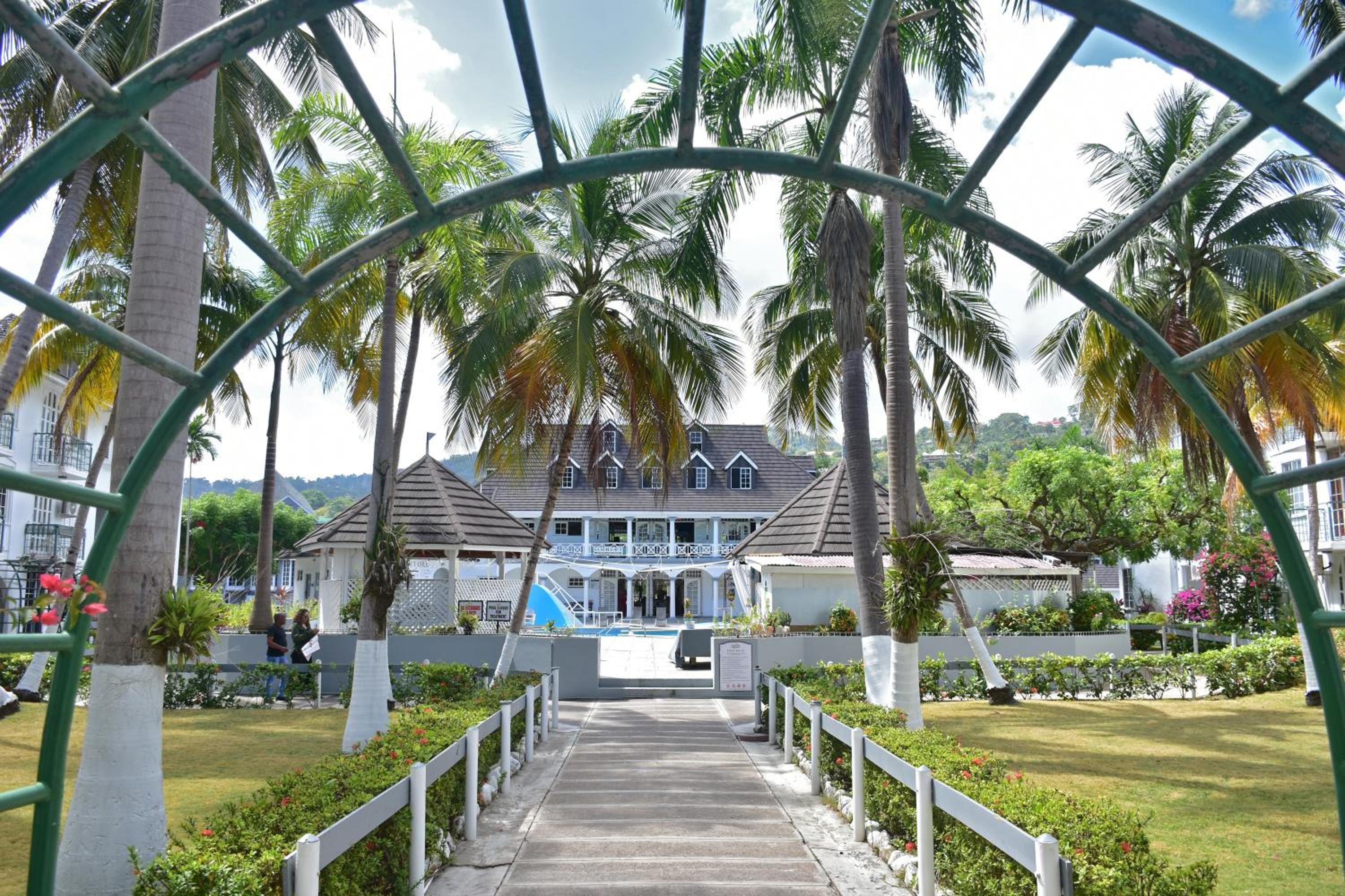 Czar's Seaside Serenity@ Sandcastle, Ocho Rios. view 2