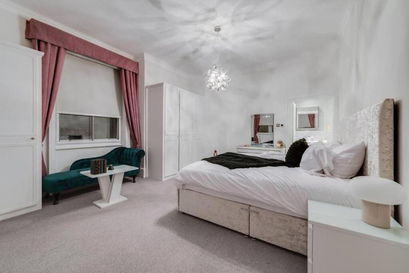 Harley Street Spectacular Suites with High Ceilings, High Luxury