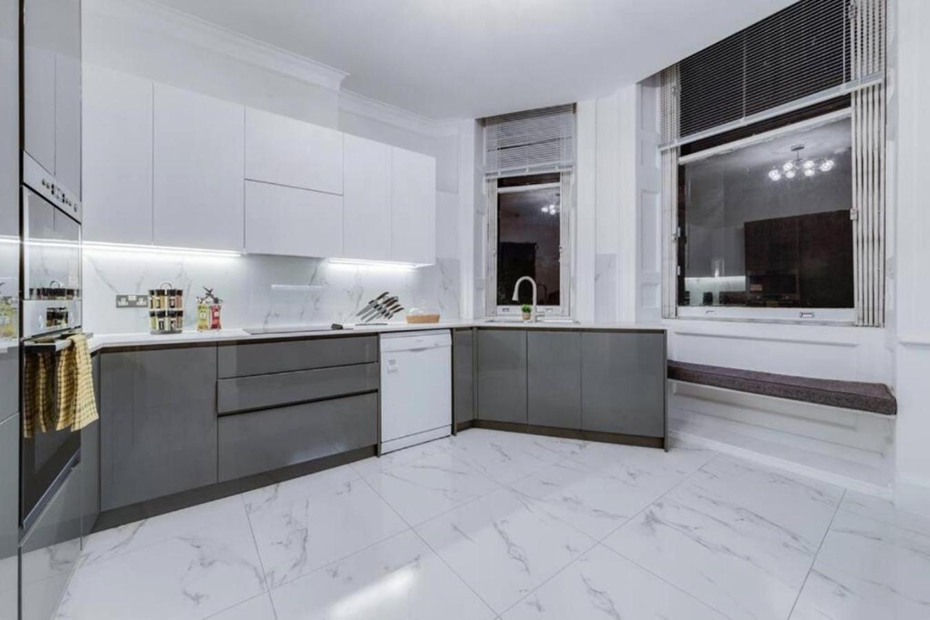 Harley Street Spectacular Suites with High Ceilings, High Luxury