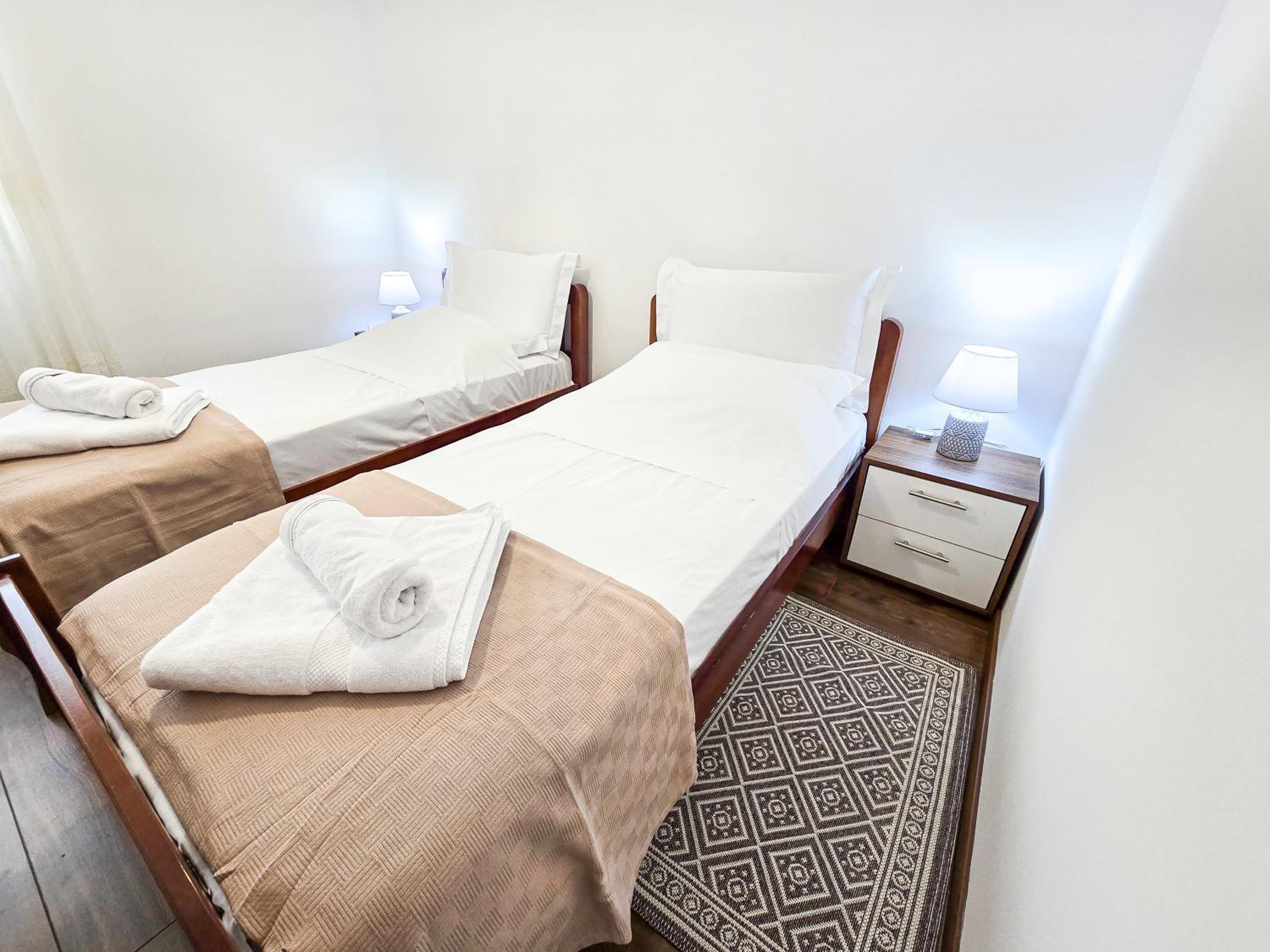 Lake Park 2BR Apartment