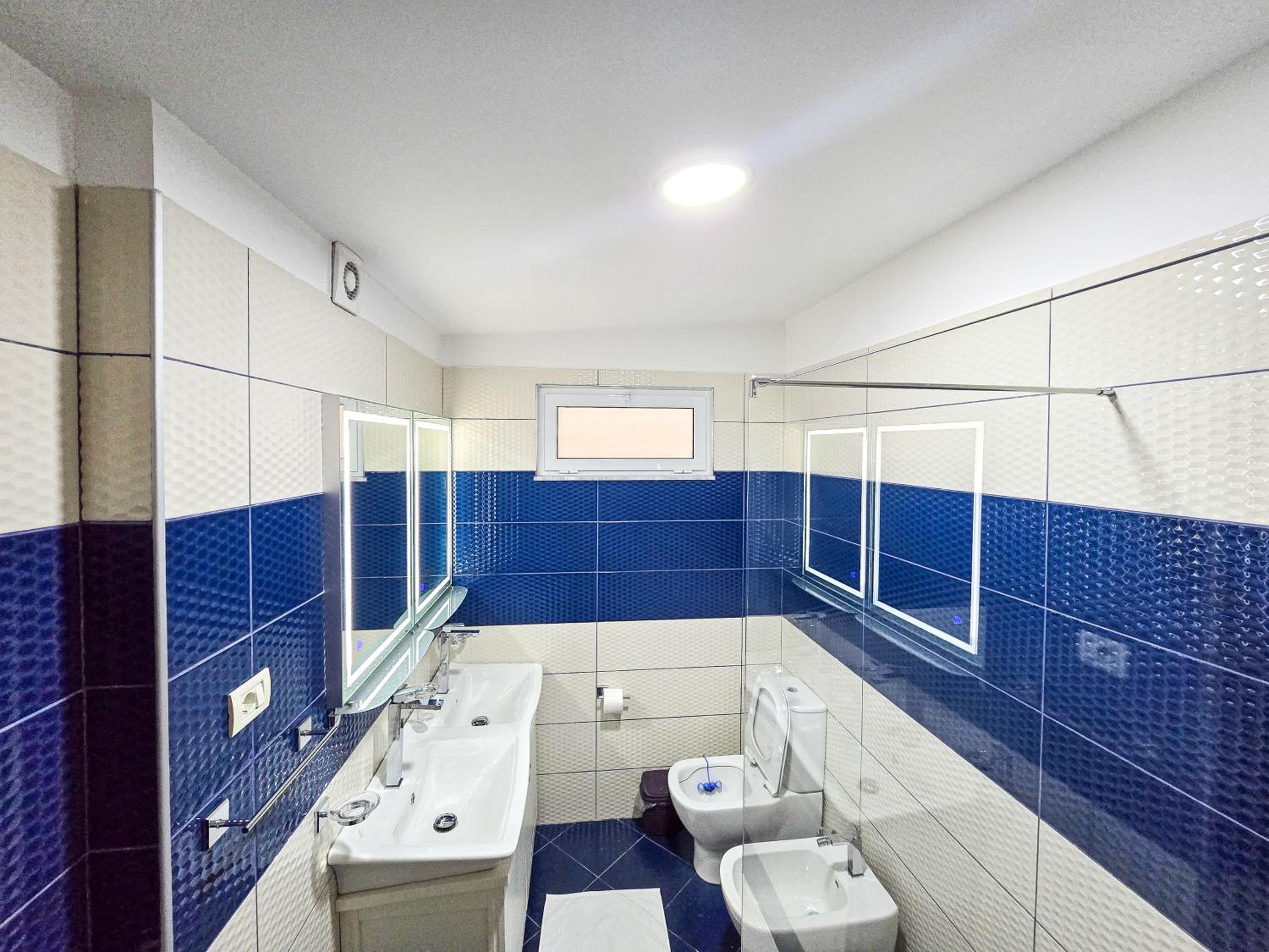 Lake Park 2BR Apartment
