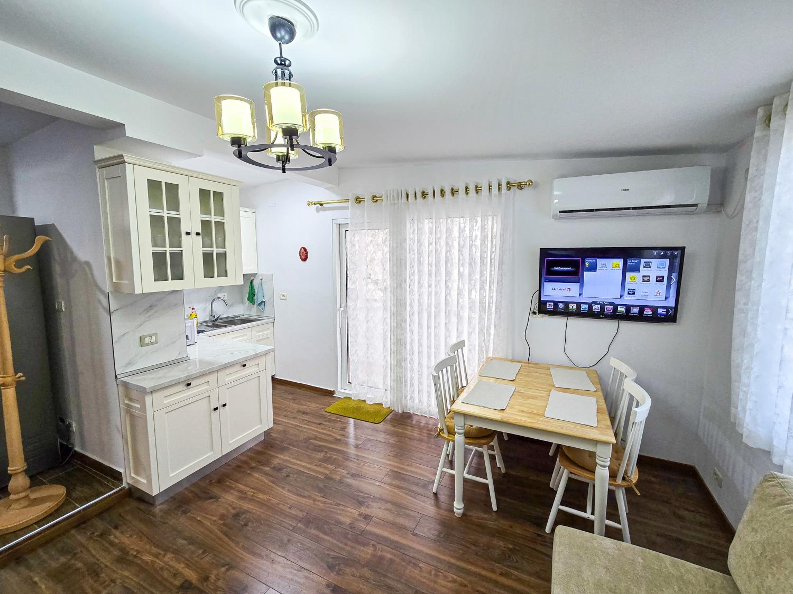 Lake Park 2BR Apartment