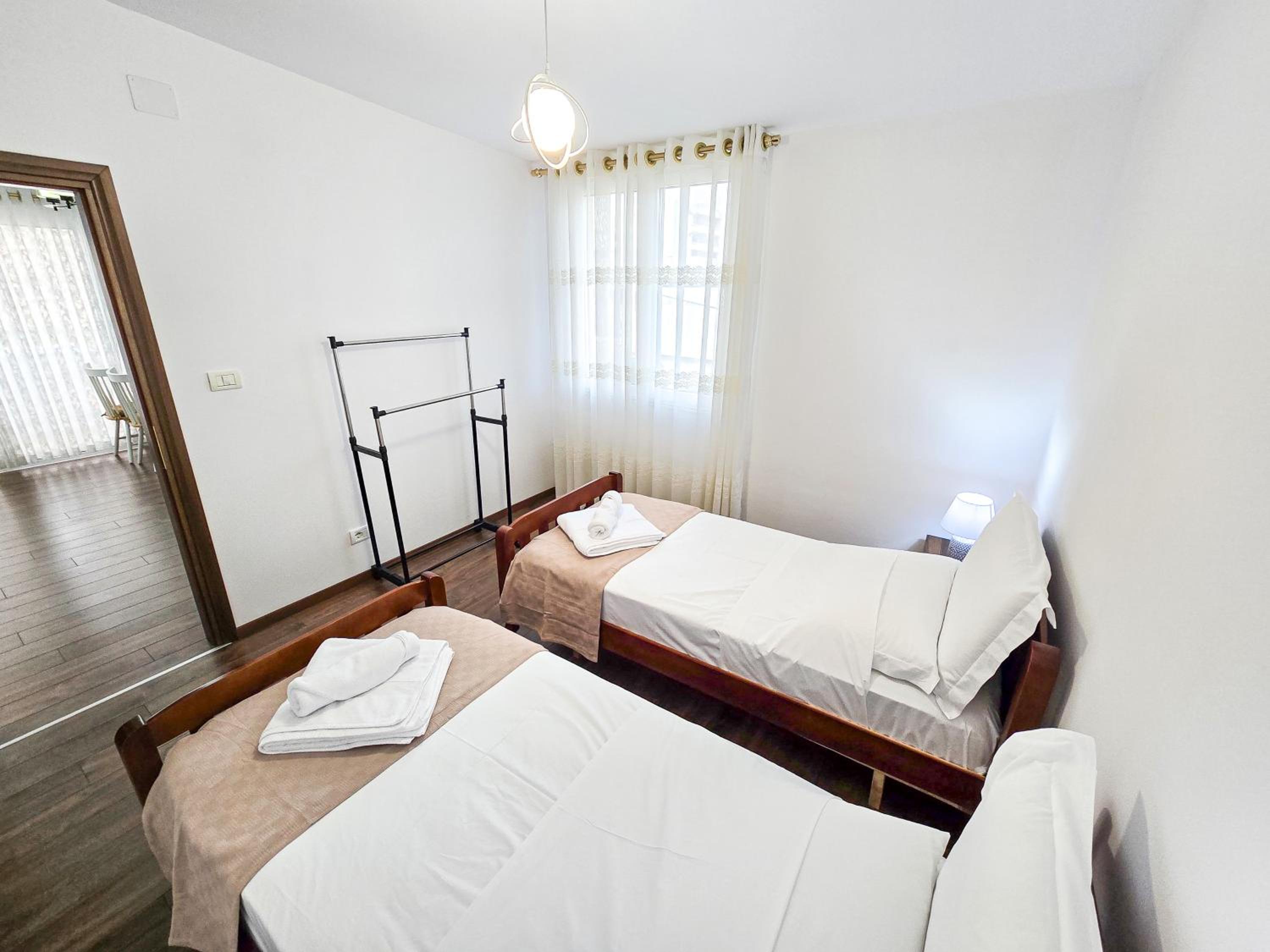 Lake Park 2BR Apartment