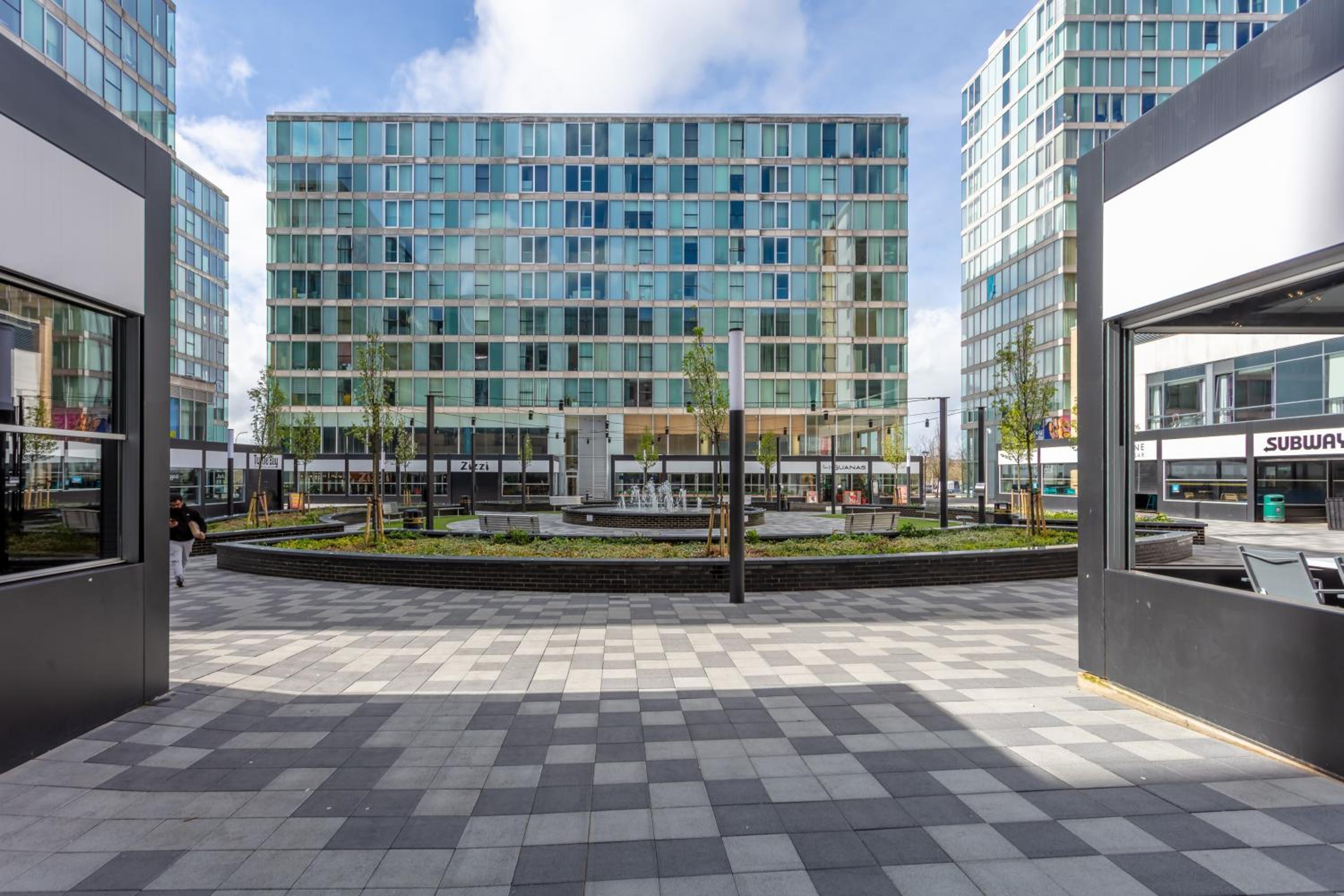 Stunning City Centre Apartment • Balcony • Free Parking • Fast Wifi • Self-Check-In • Yoko Property