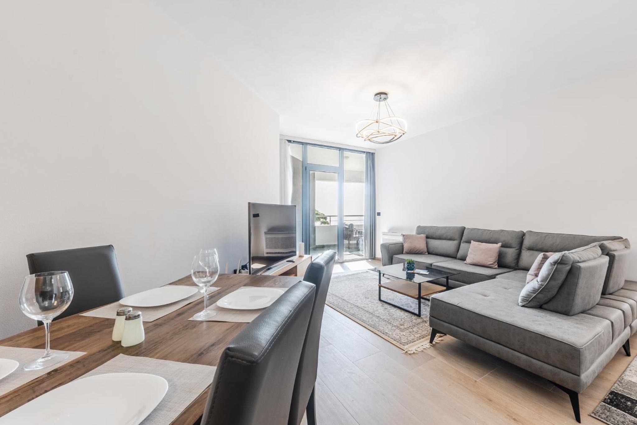 Hill Side Suite by PS