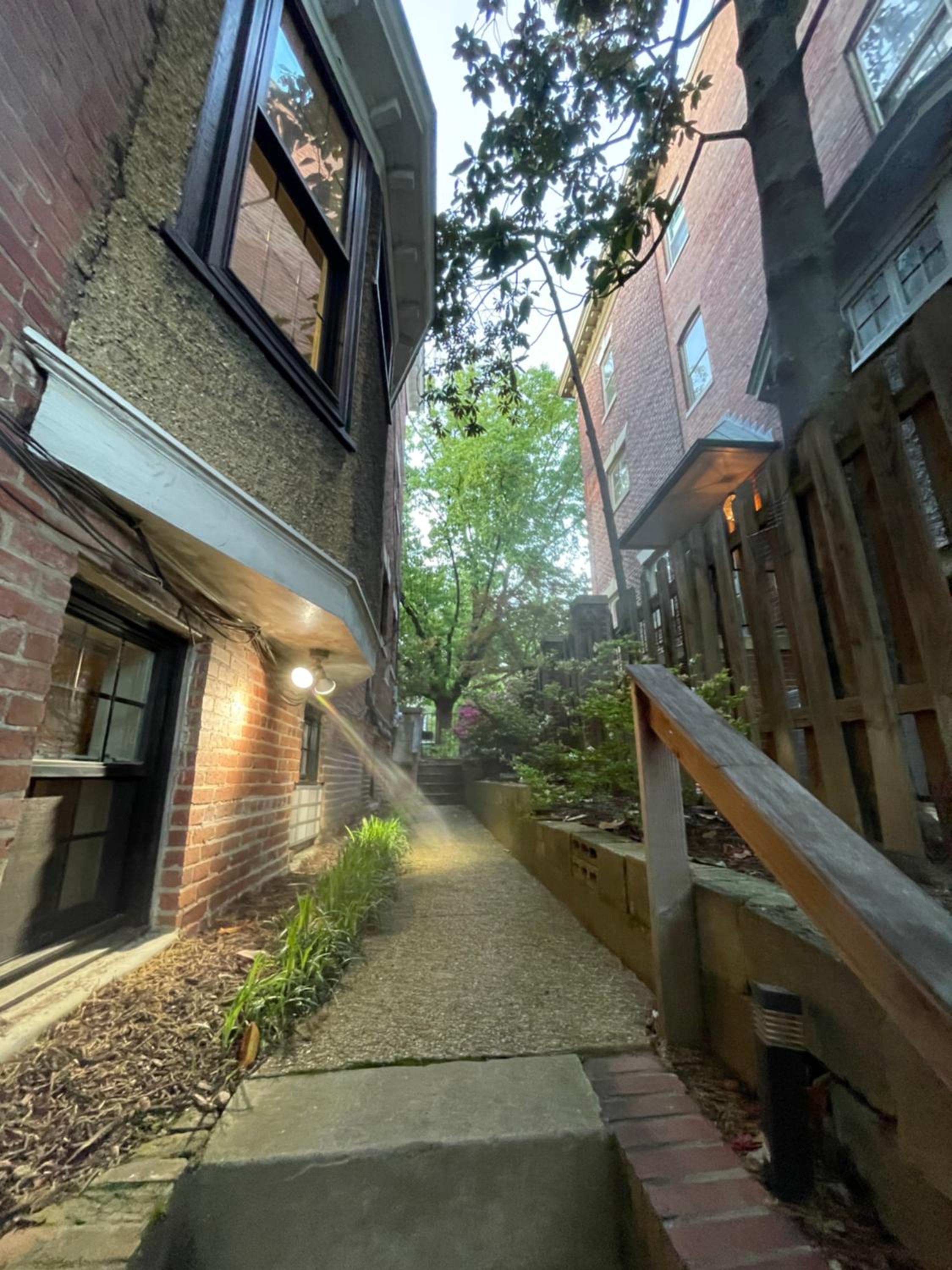 2 Bedroom by Zoo, Metro, Park and Embassies in Forest Hills - Best Location view 2