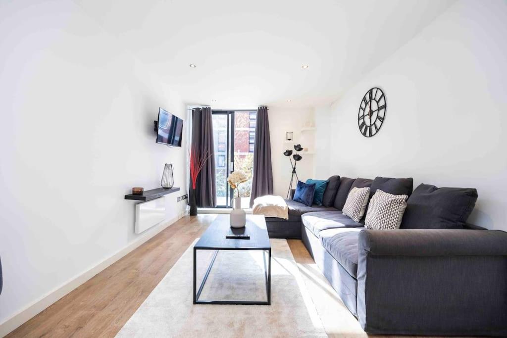Stylish 1 BR Apartment Near Shoreditch - 10 Min Walk