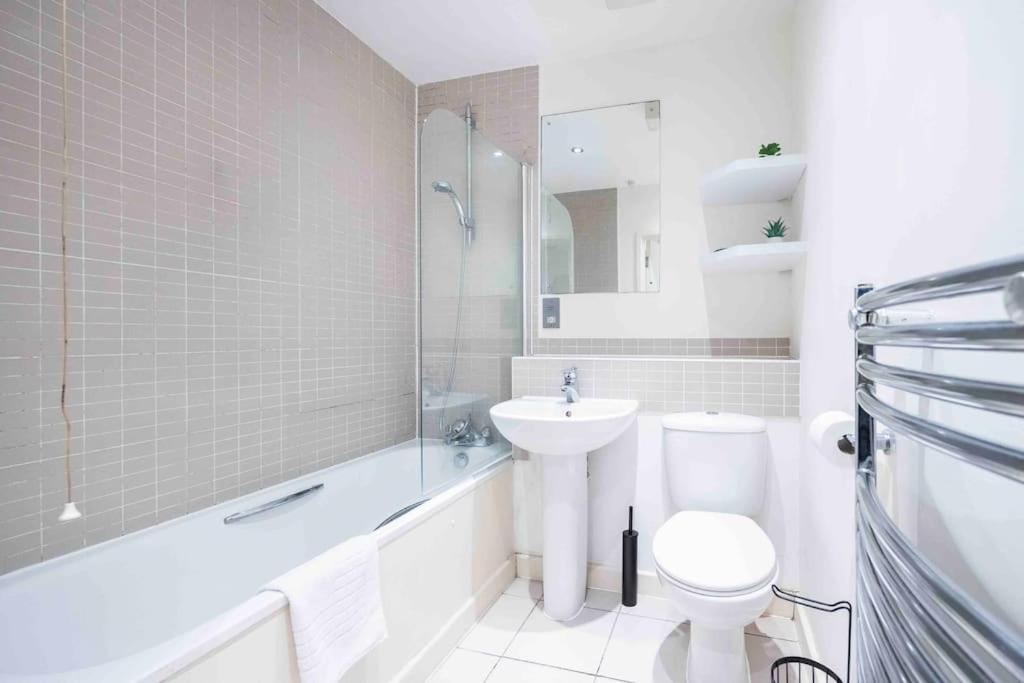 Stylish 1 BR Apartment Near Shoreditch - 10 Min Walk
