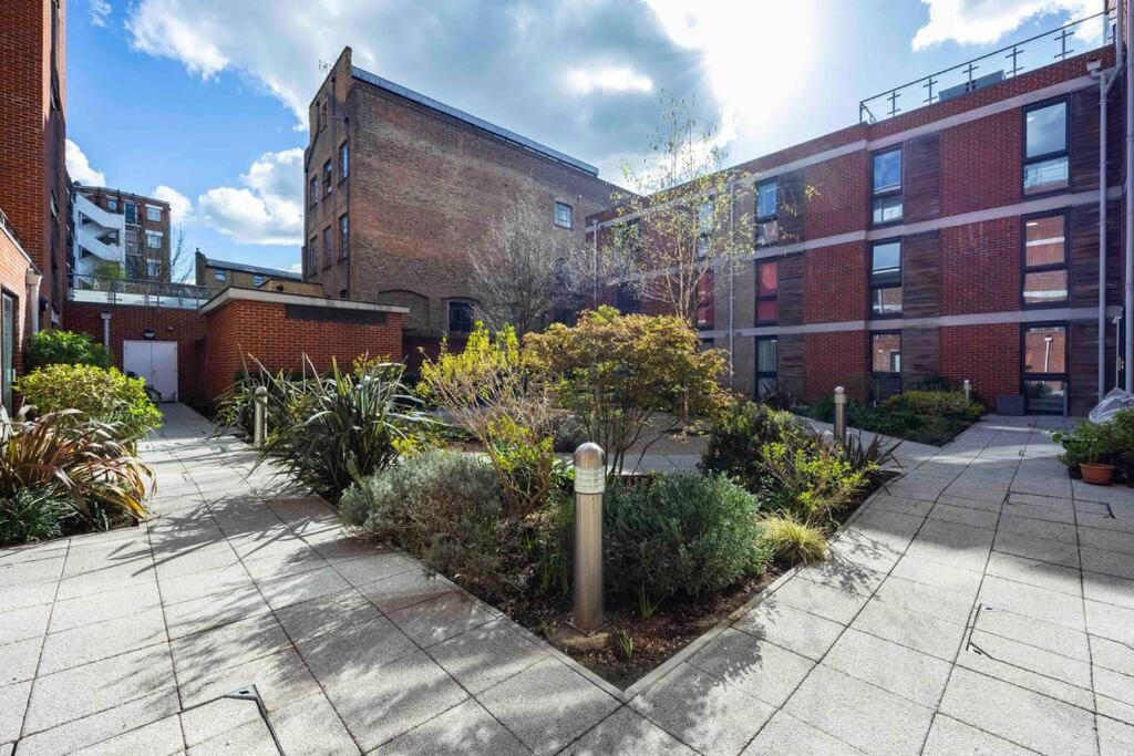 Stylish 1 BR Apartment Near Shoreditch - 10 Min Walk