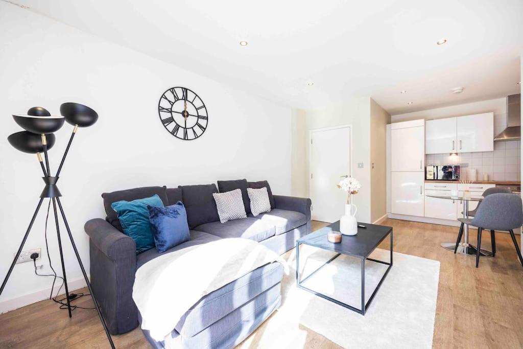 Stylish 1 BR Apartment Near Shoreditch - 10 Min Walk