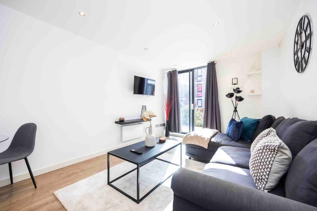 Stylish 1 BR Apartment Near Shoreditch - 10 Min Walk