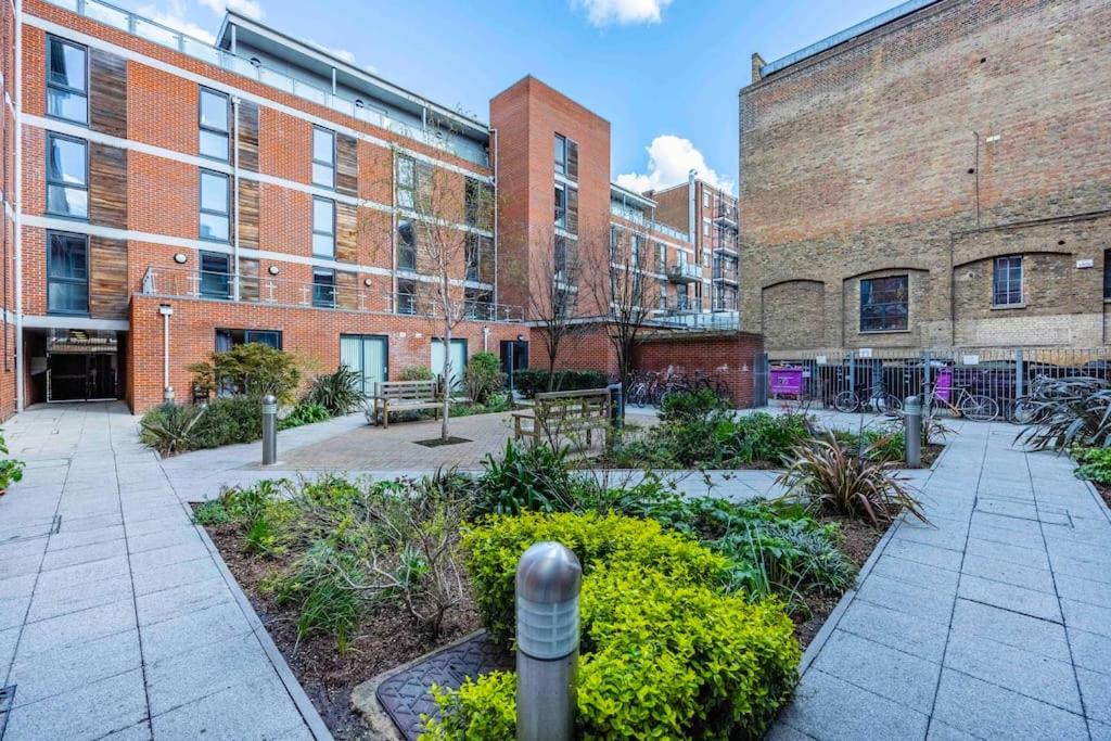 Stylish 1 BR Apartment Near Shoreditch - 10 Min Walk