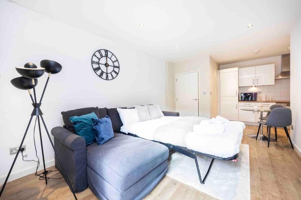 Stylish 1 BR Apartment Near Shoreditch - 10 Min Walk