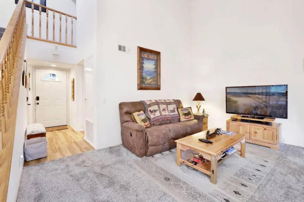 The Bear Meadows Townhome! Walk to Bear Mountain! view 4