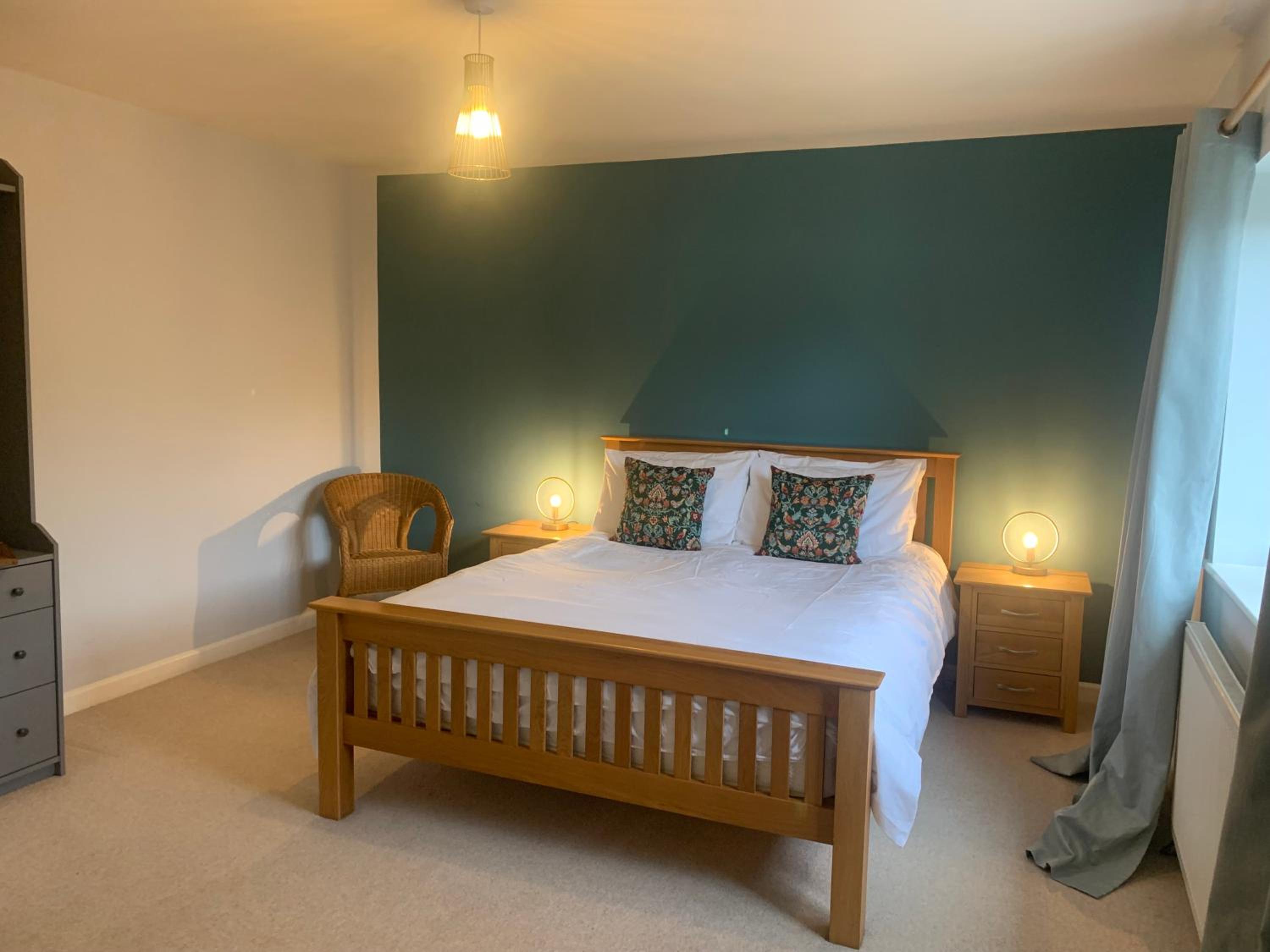 Lynwood House, private 5 bed 4 bath with large drive view 4