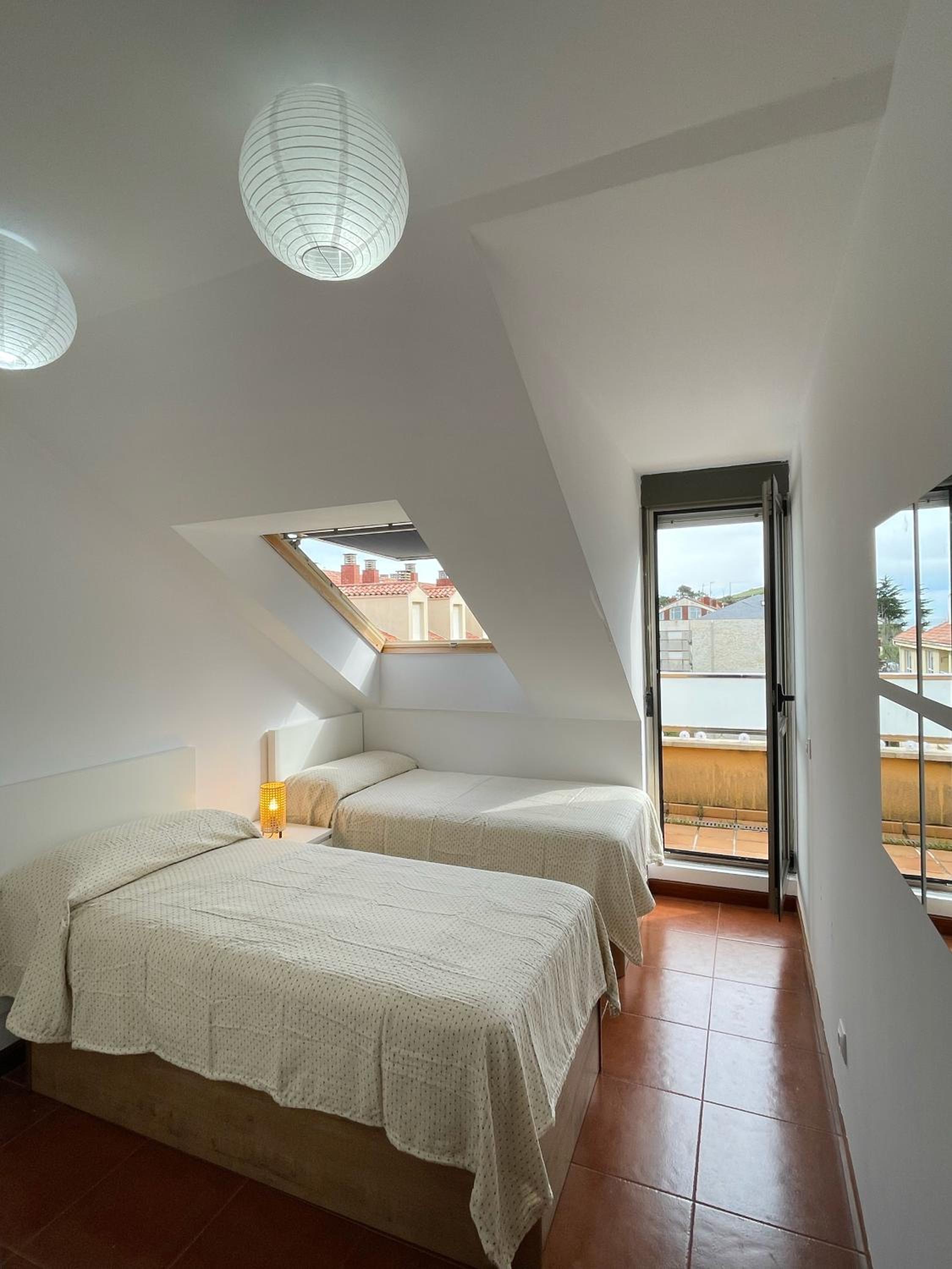 Duplex 1aLinea PLAYA Incluye PARKING PRIVADO y TRASTERO Wifi FIBRA alta velocidad