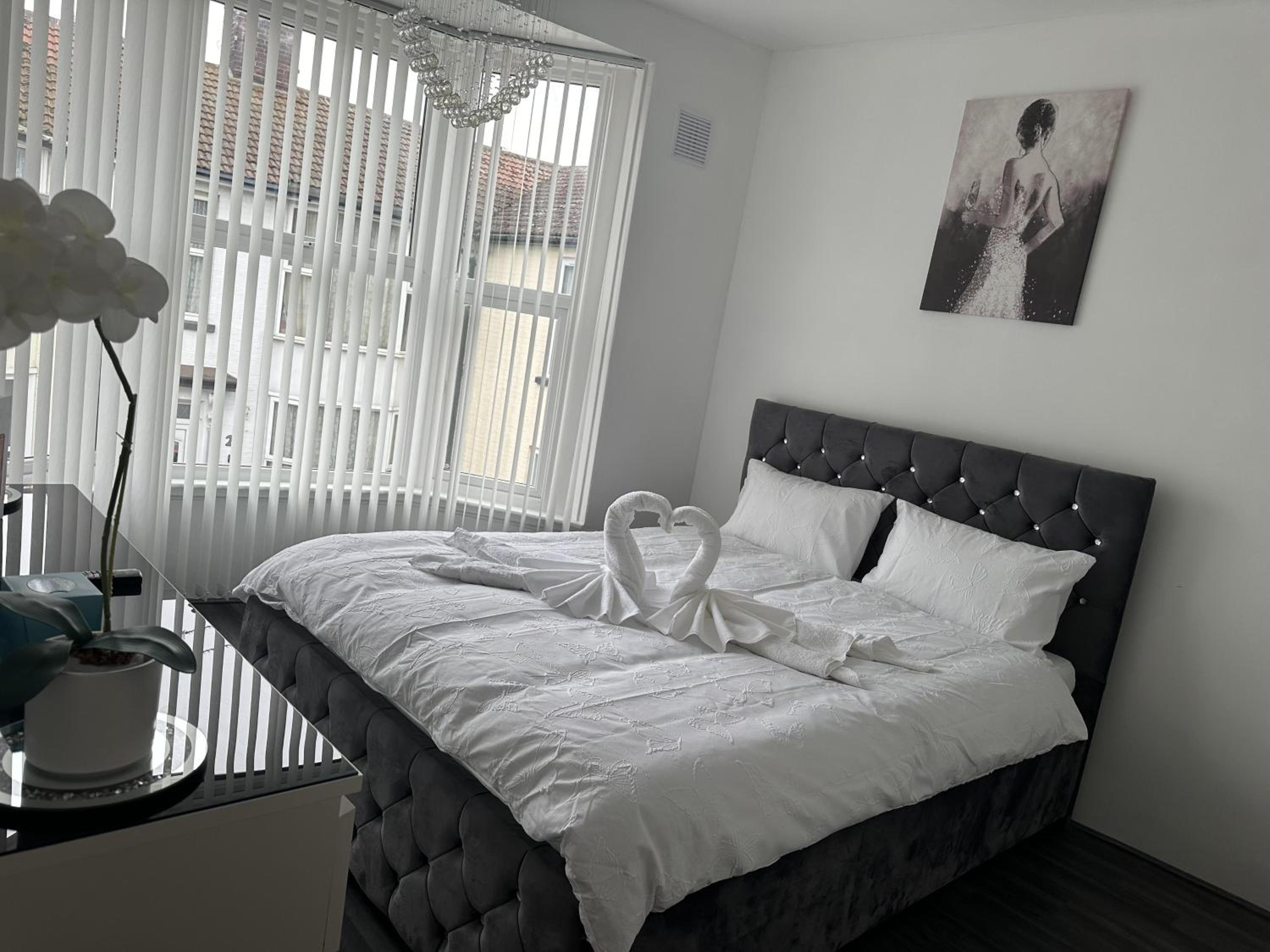 House - Sleeps 6 - Garden - Seaside - Pet Friendly
